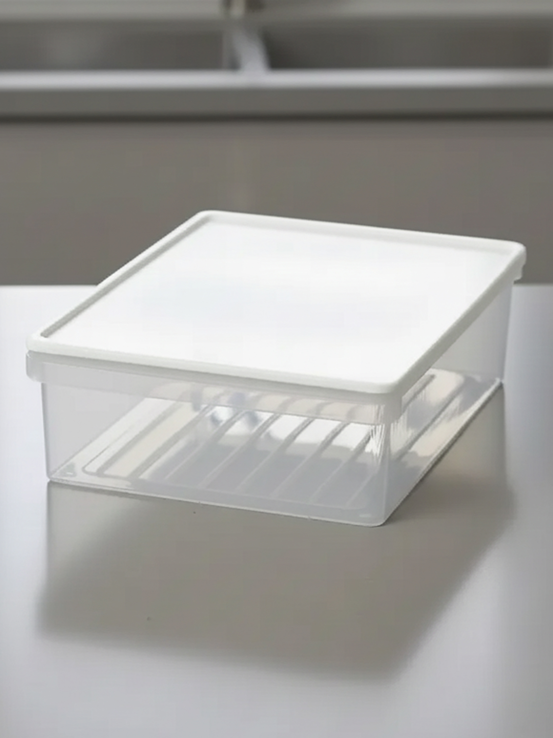 3.4 L container with soft lid