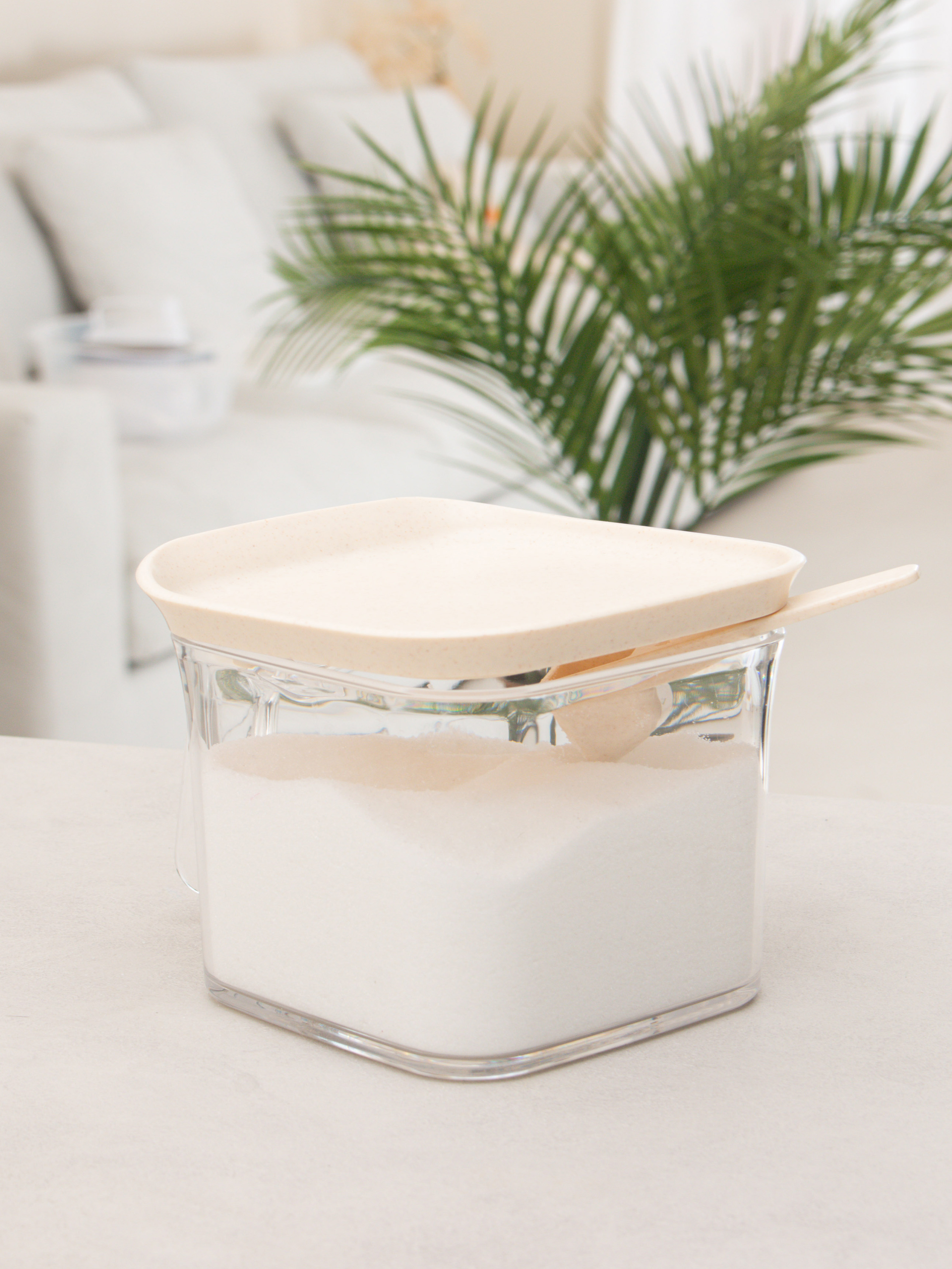 Seasoning container with handle made in Japan, white 660 ml