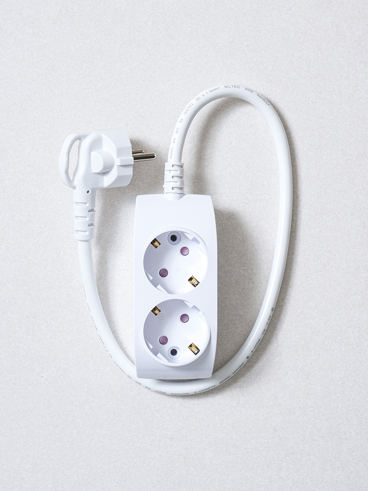 Grounded multi-outlet 2-prong 0.5 m