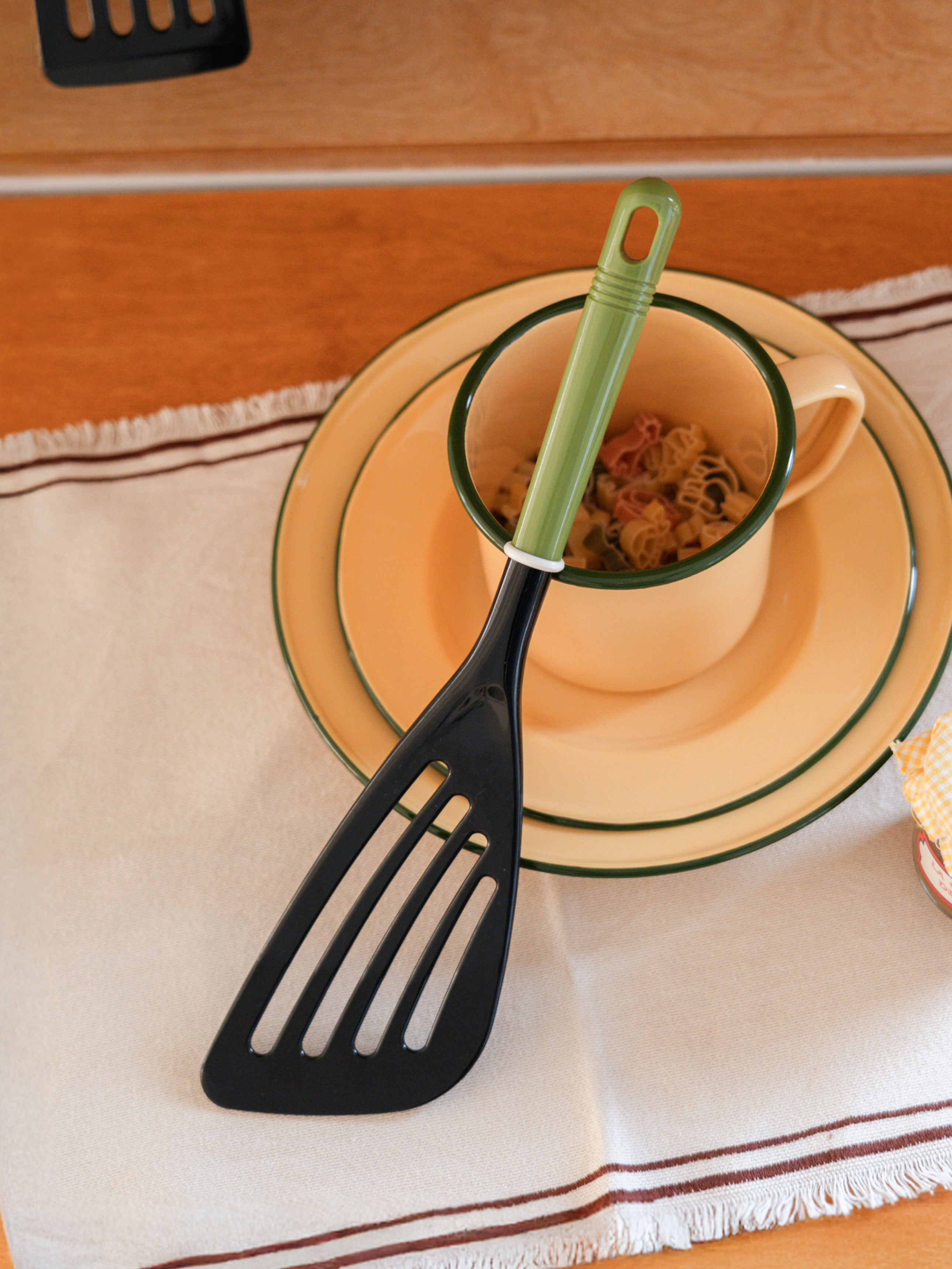 Japanese-made one-pot diagonal flipper