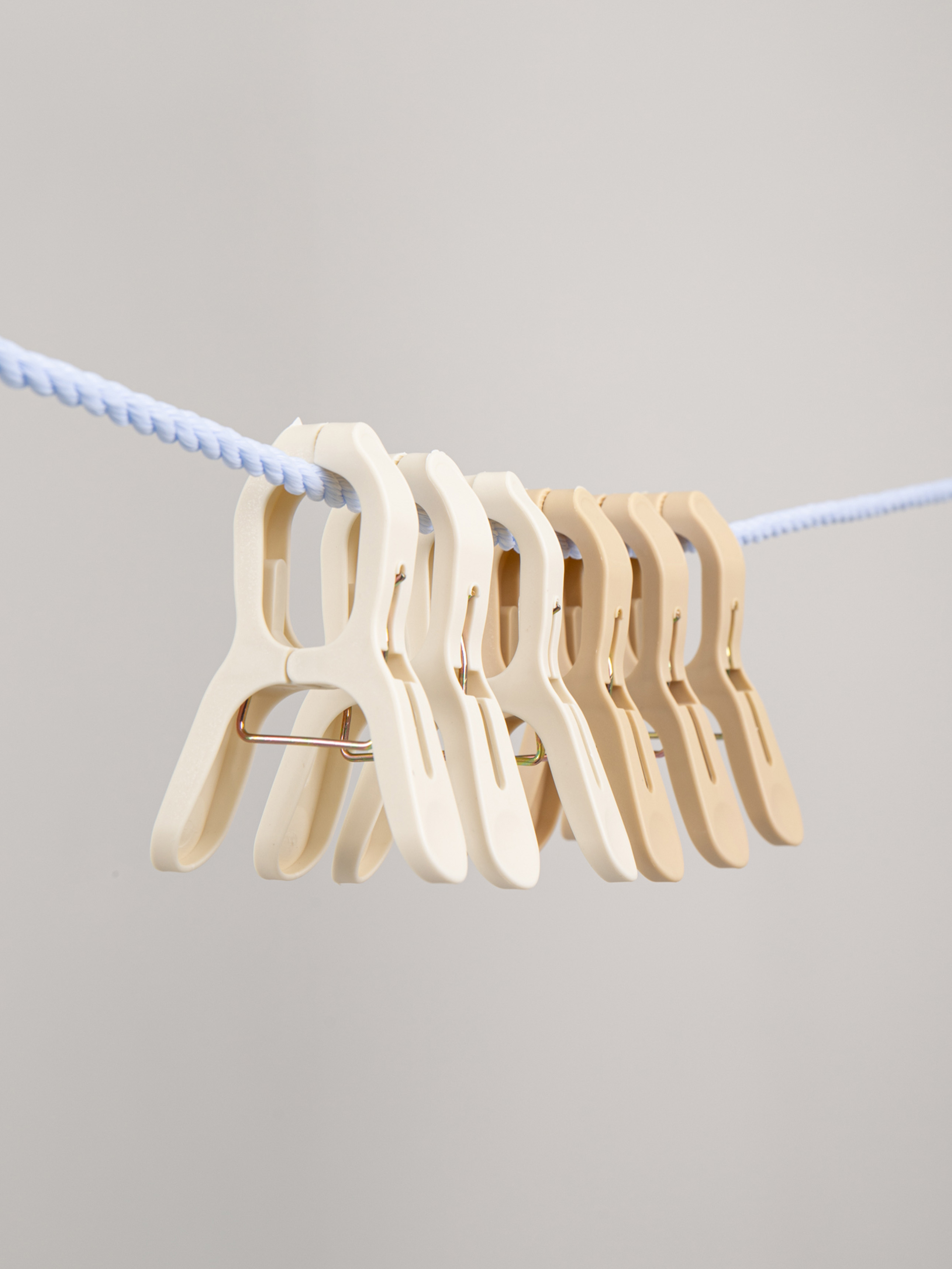 6 pastel clothespins