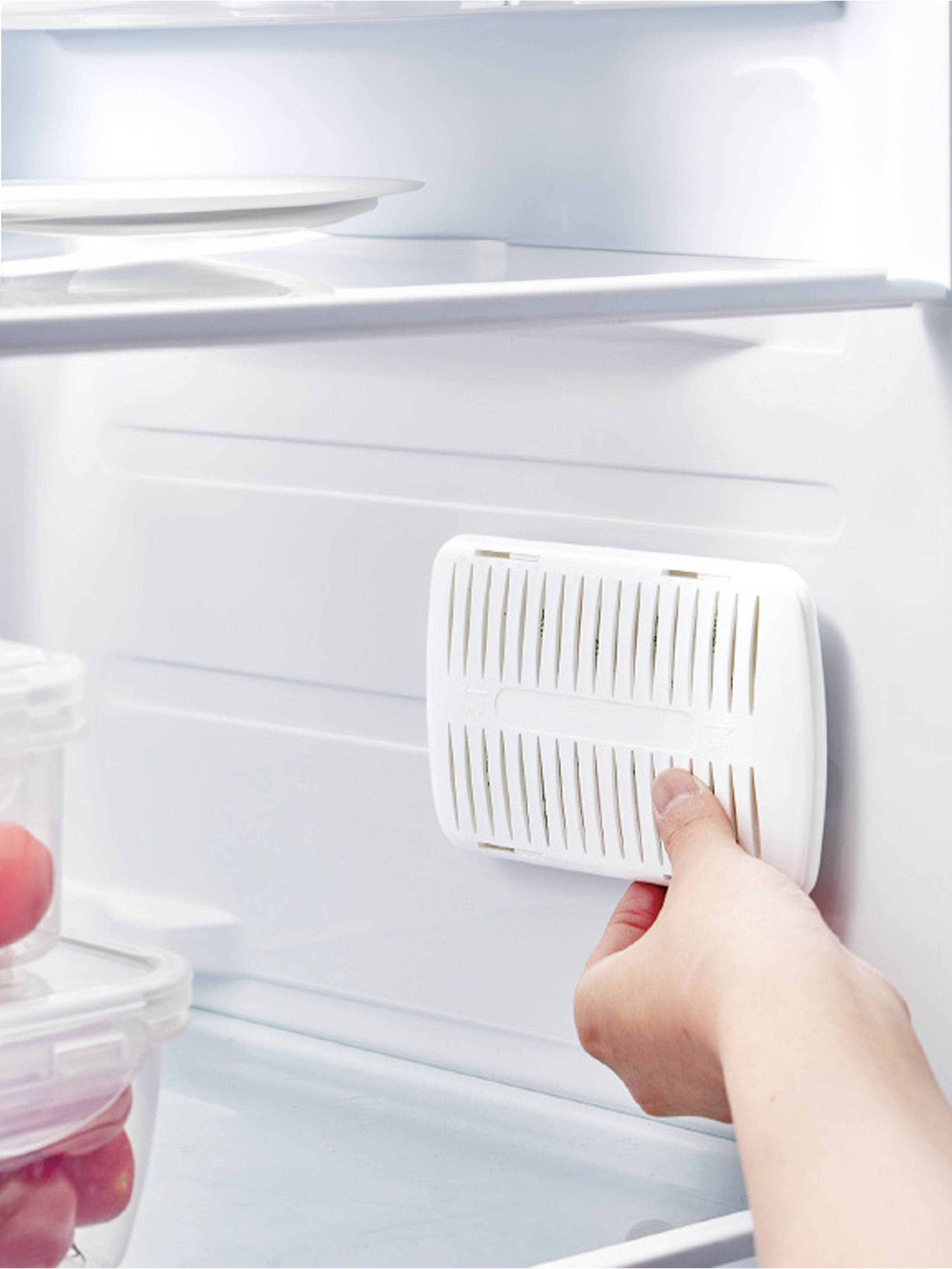 Attachable refrigerator deodorizer