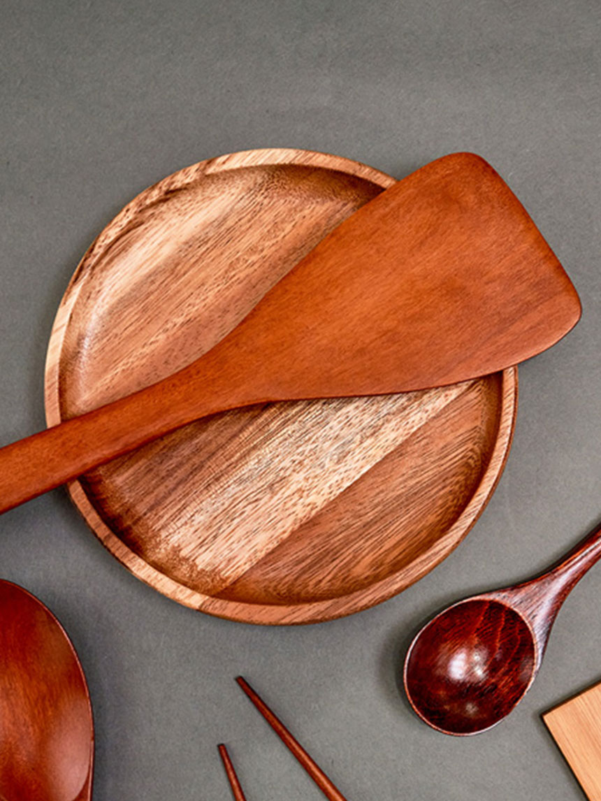 Natural lacquered wooden flipper