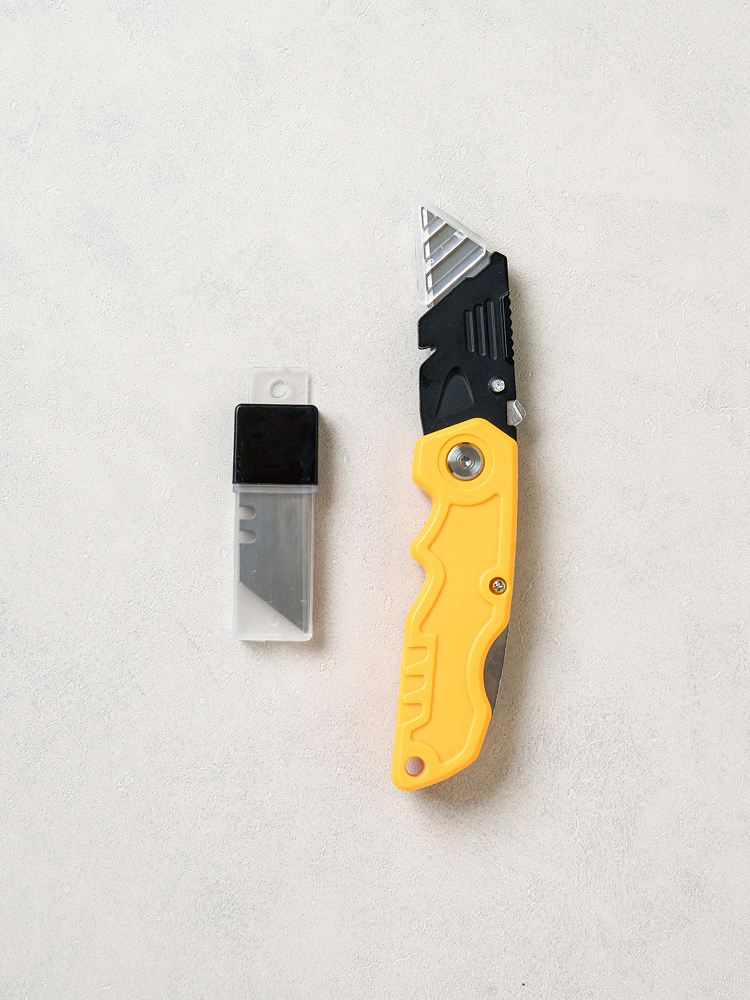 Includes 10 folding cutter knife refills