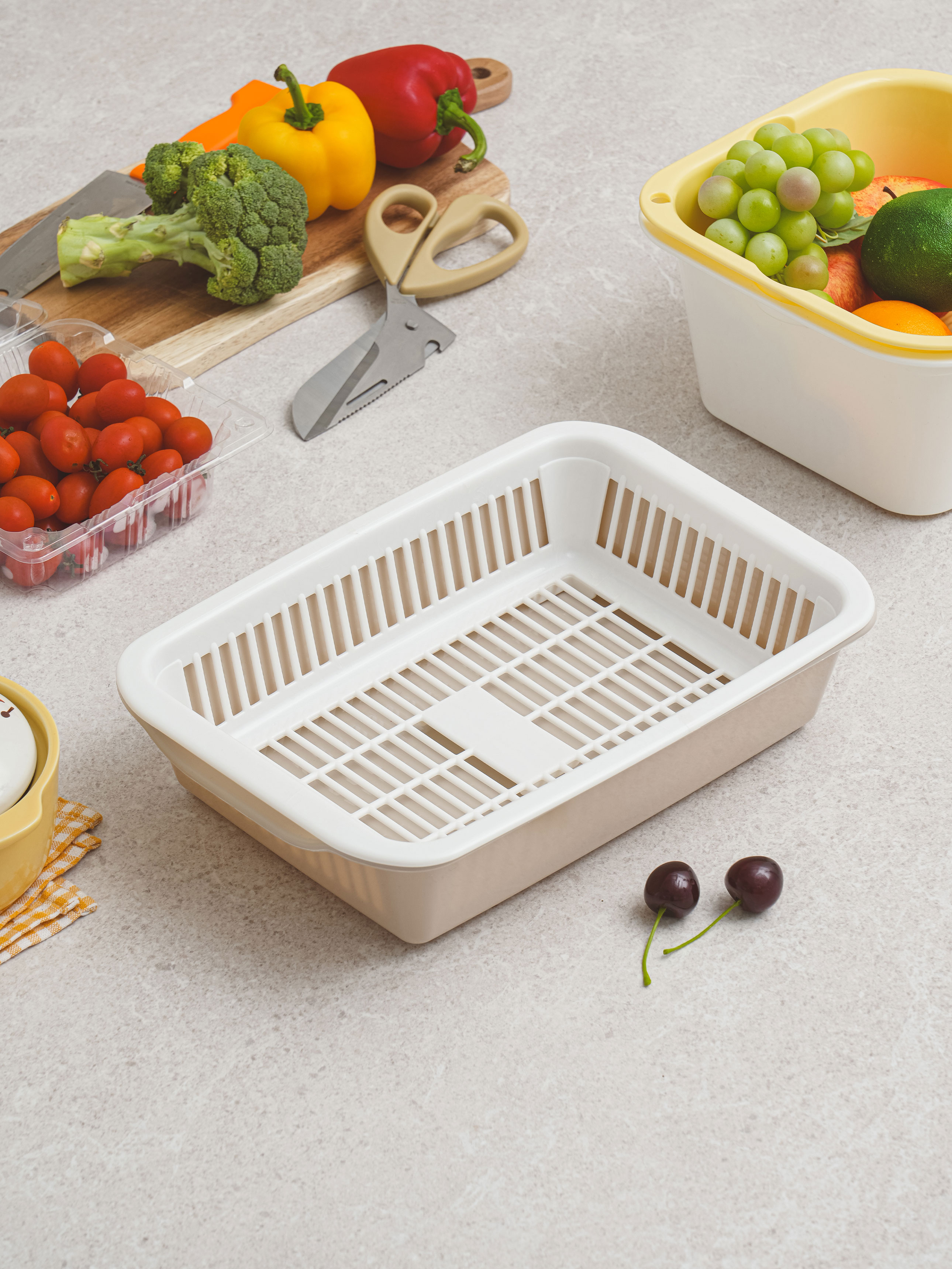 Colored rectangular tray