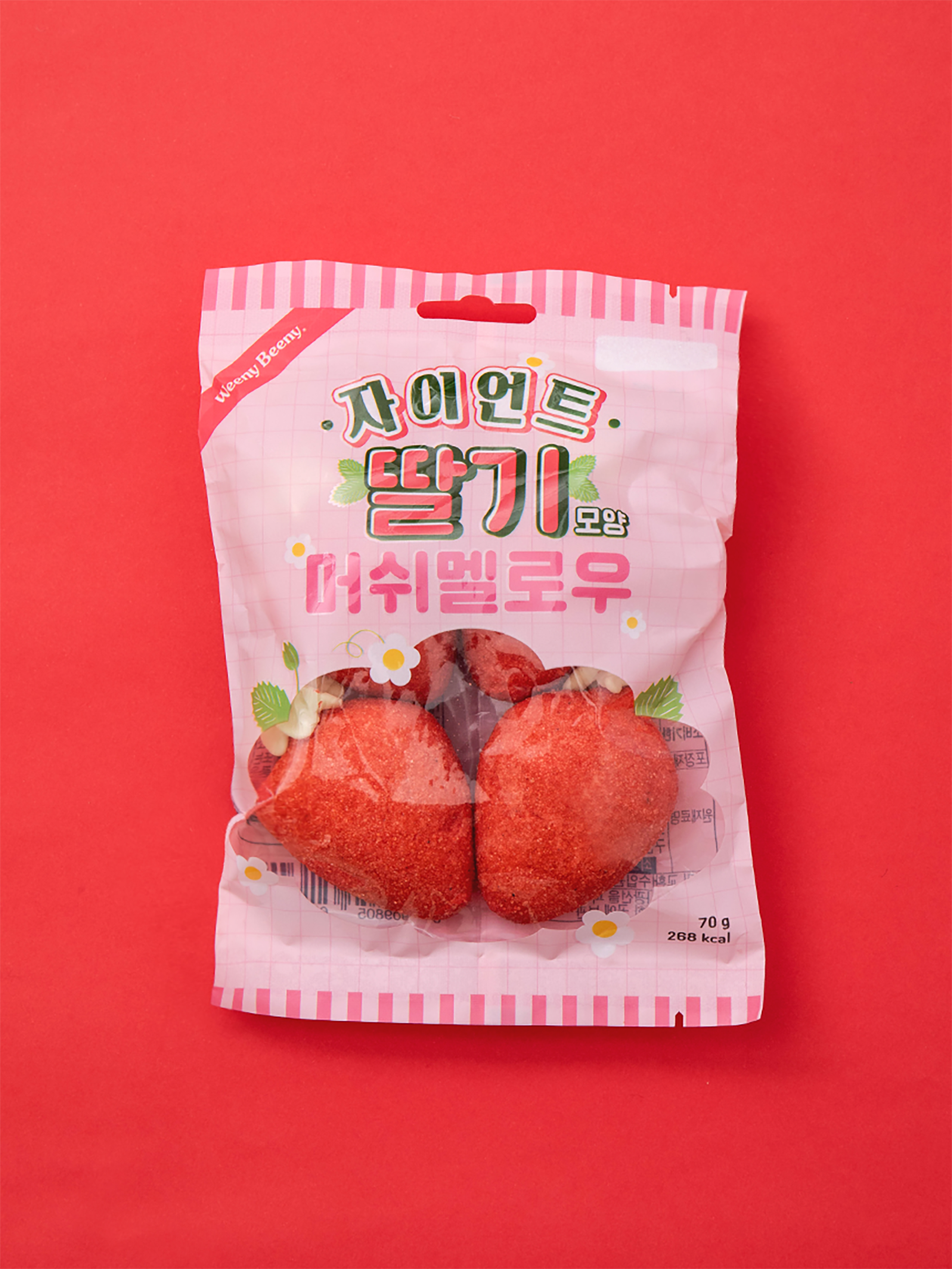 Giant strawberry shaped marshmallows 70g