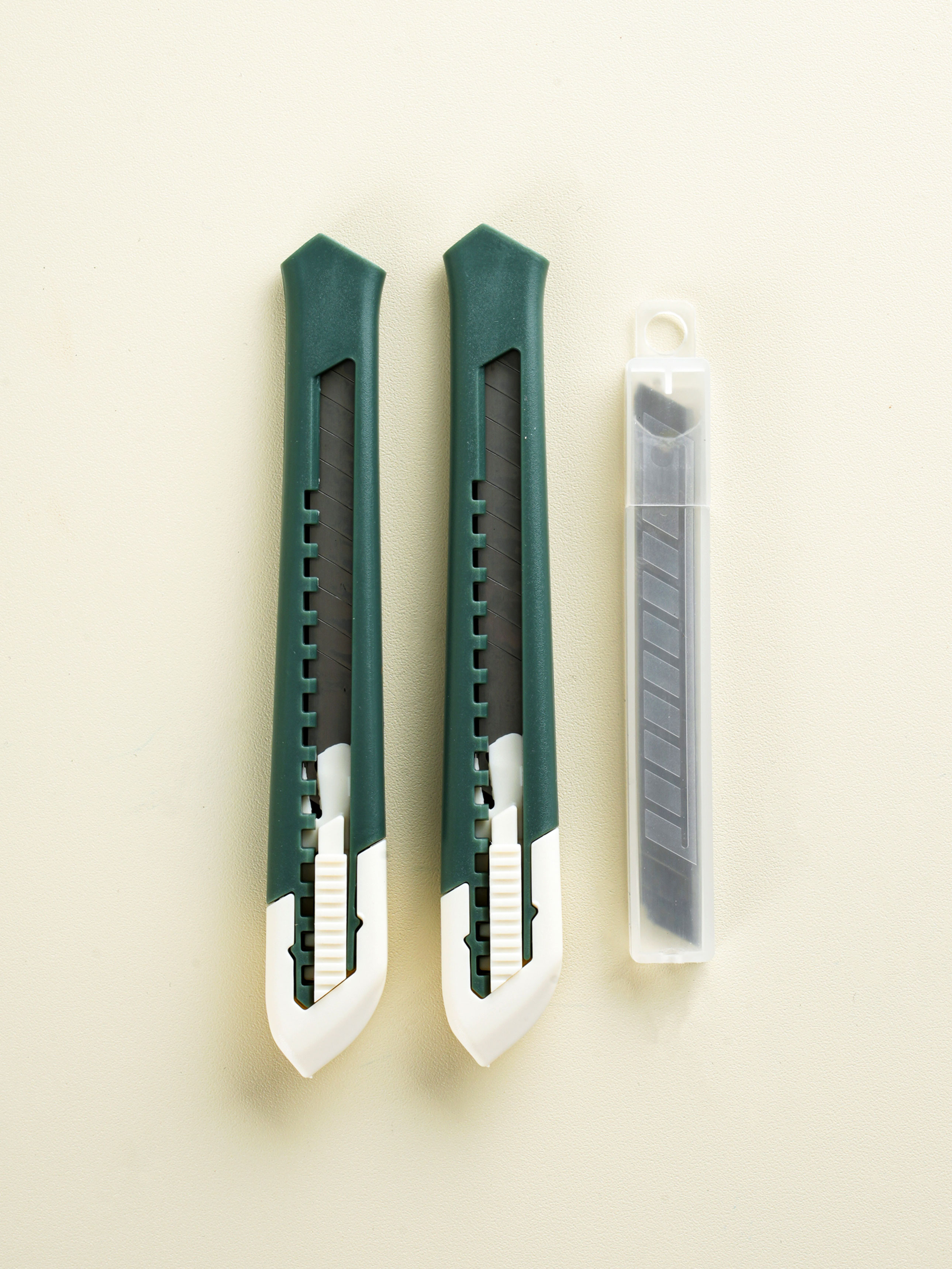 2 cutter knives (9 mm/5 refills) 1000