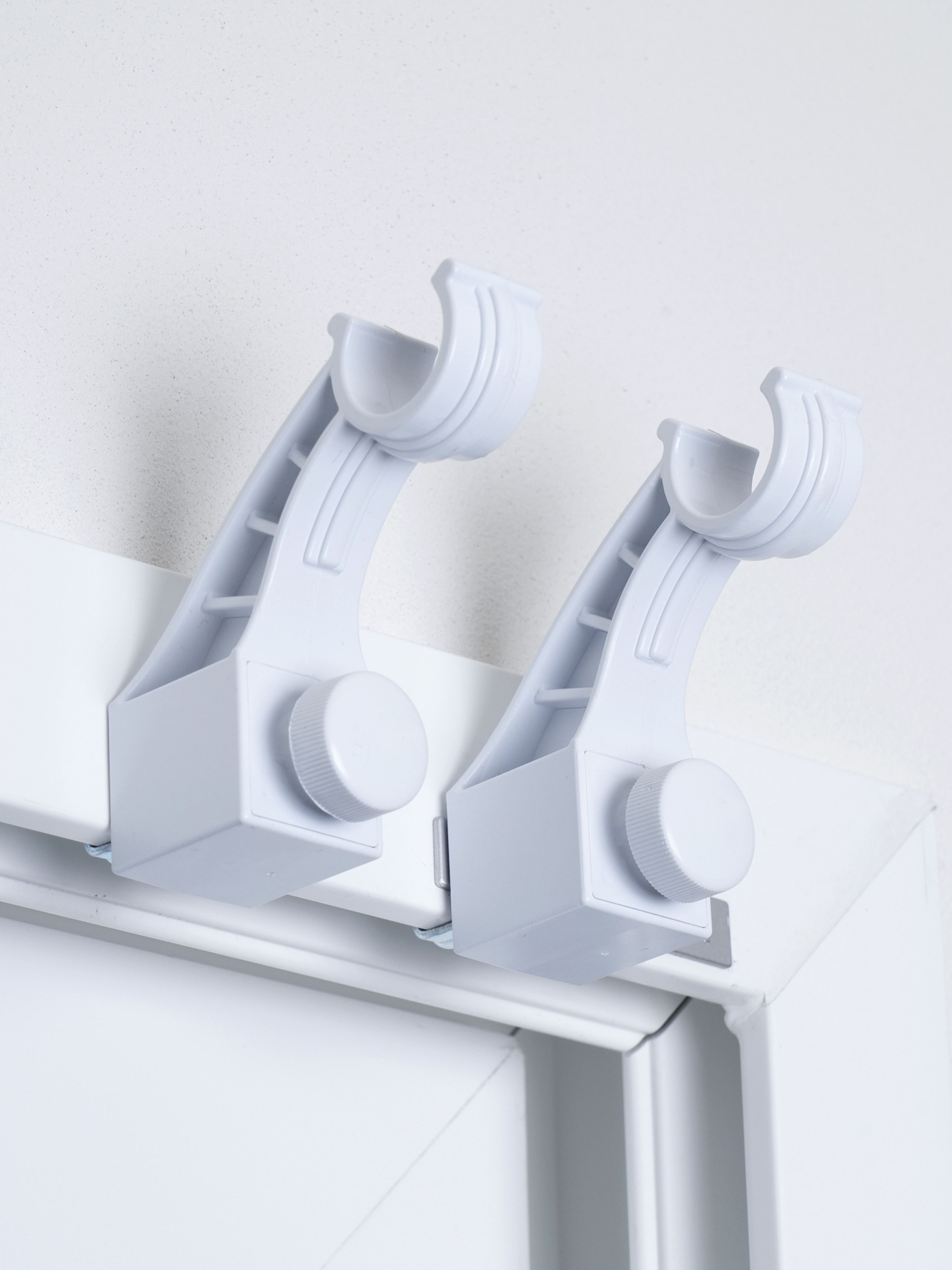 Non-pierced ring bracket, 2-piece rod type