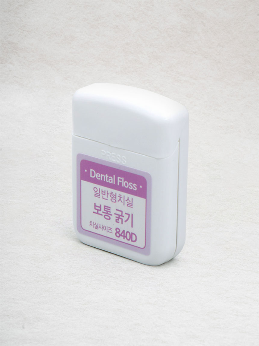Regular dental floss, normal thickness 50m