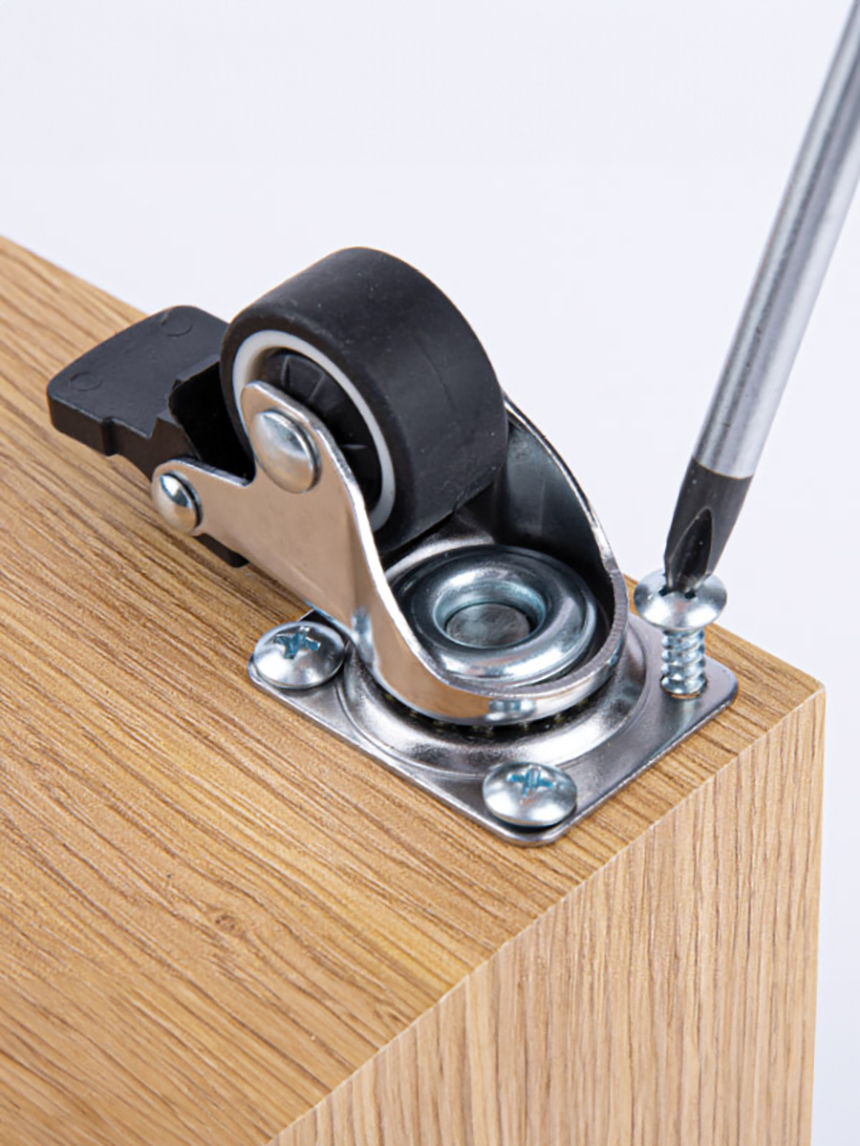 2 casters included (brake)