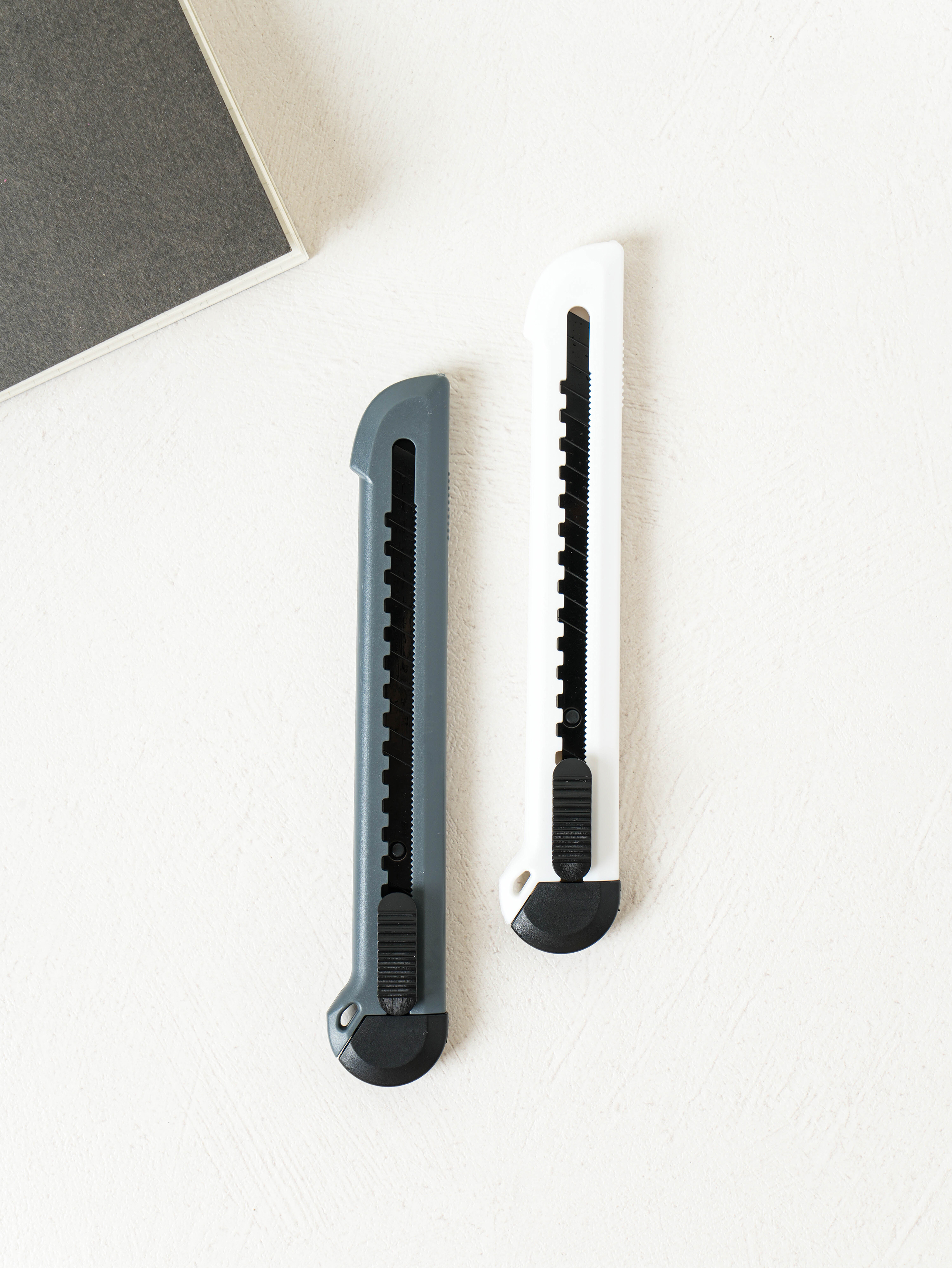 2 black cutter knives