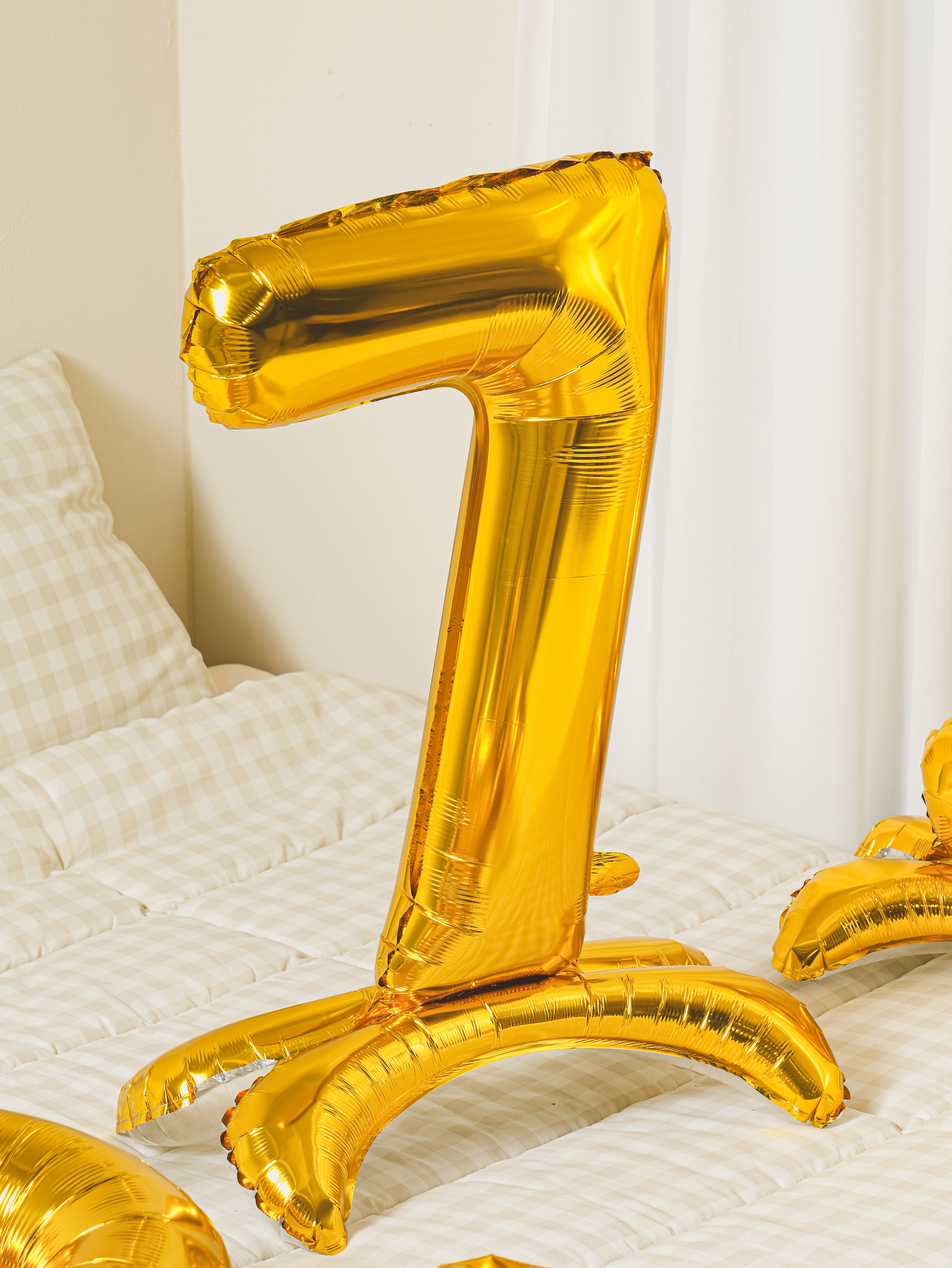Gold Metallic Standing Number Balloon 7
