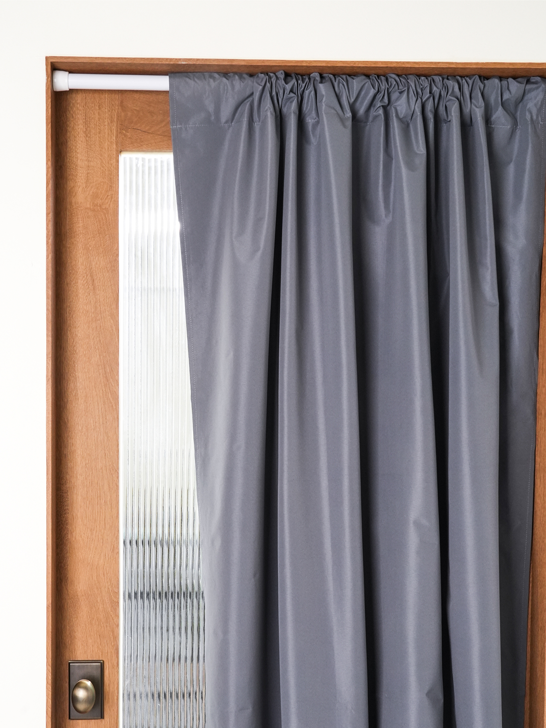 Monochromatic blackout curtain 140