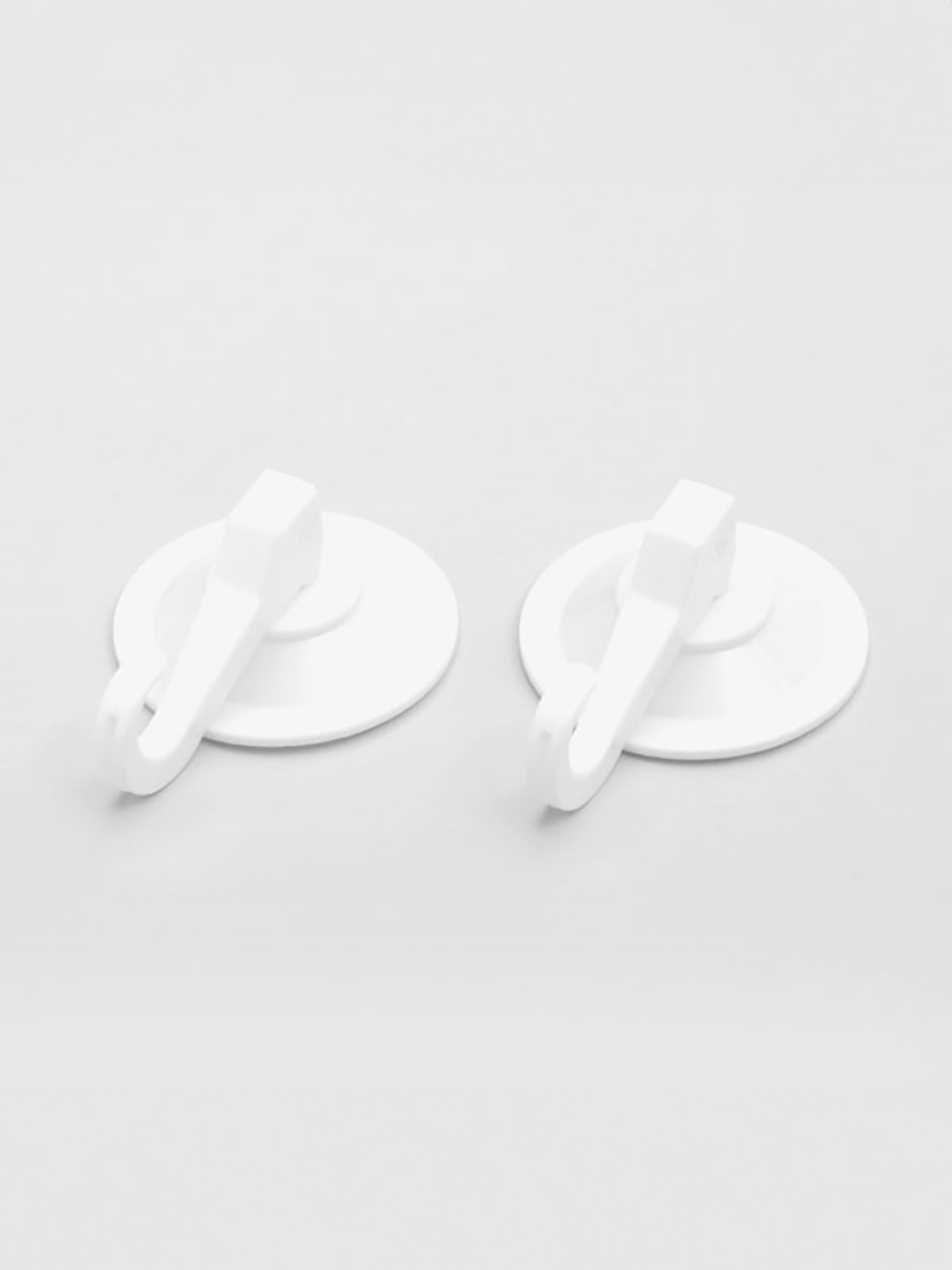 2 lever suction hooks included