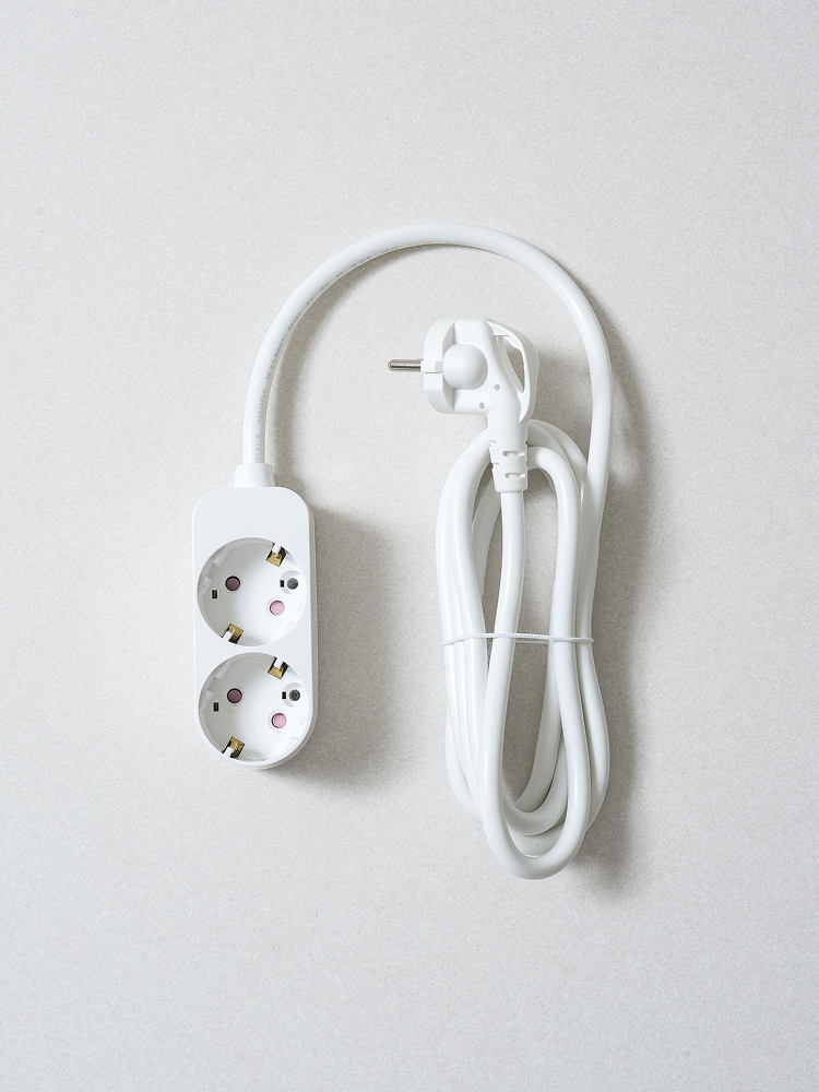 Grounded multi-outlet 2-prong 2 m