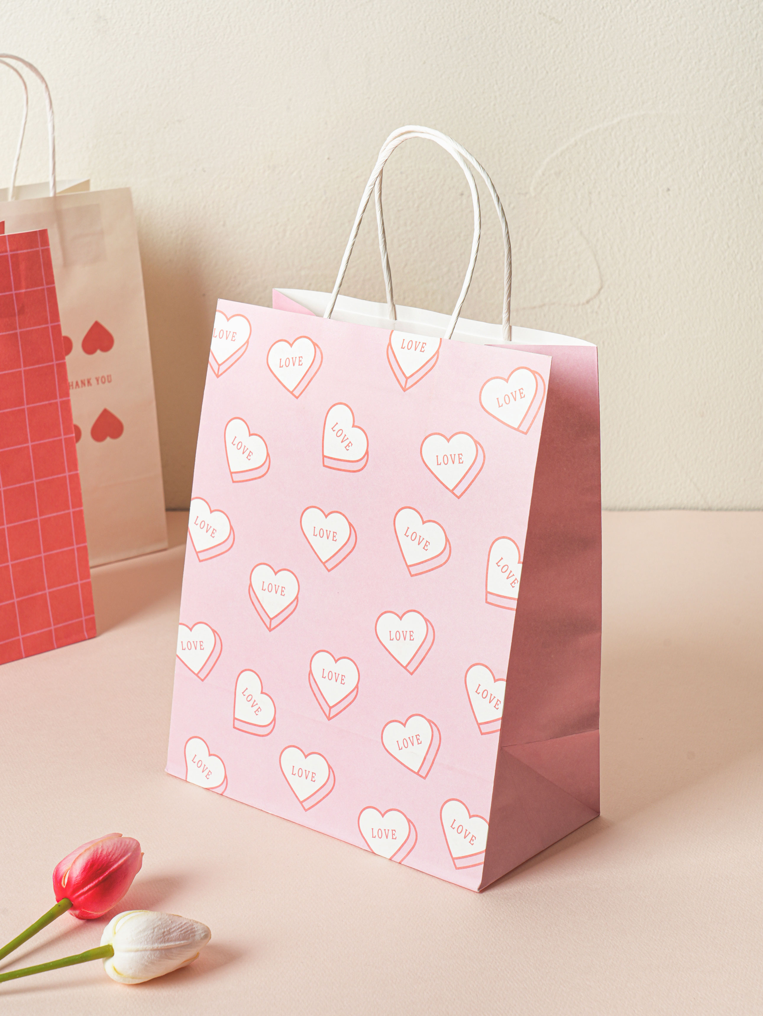 3 heart-design bundled shopping bags