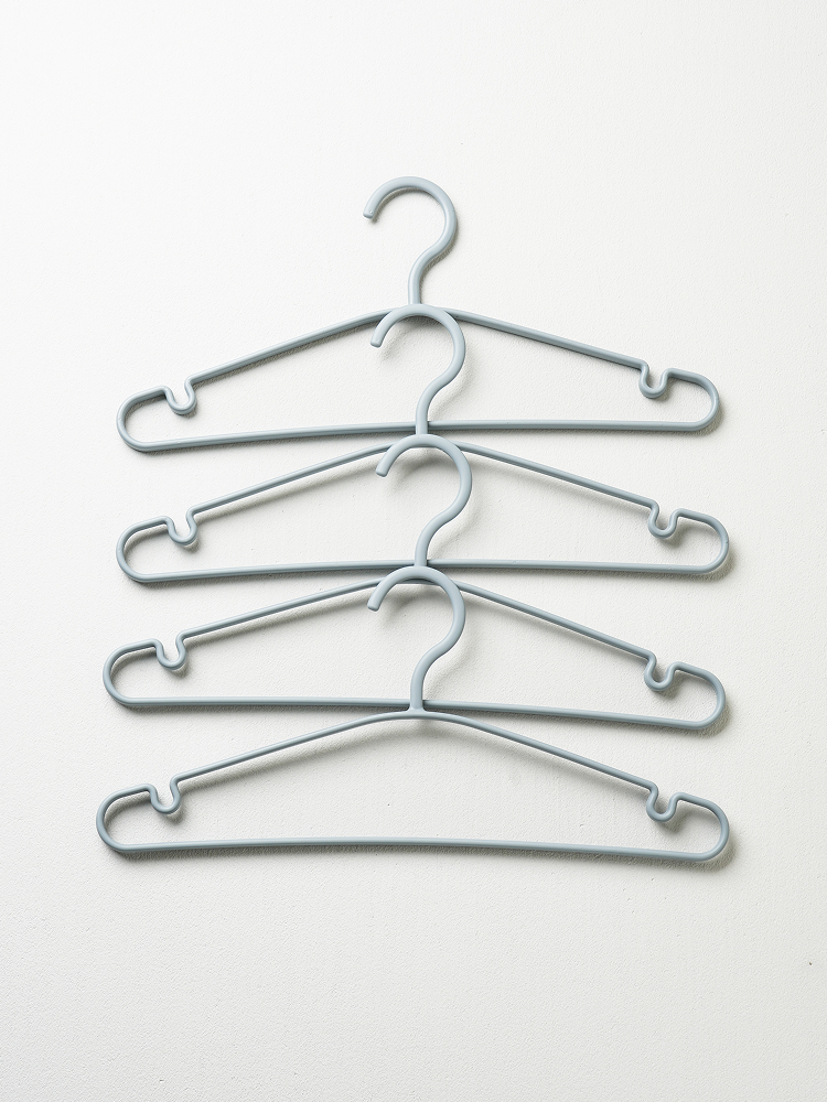 4 flat hangers 40.5 cm
