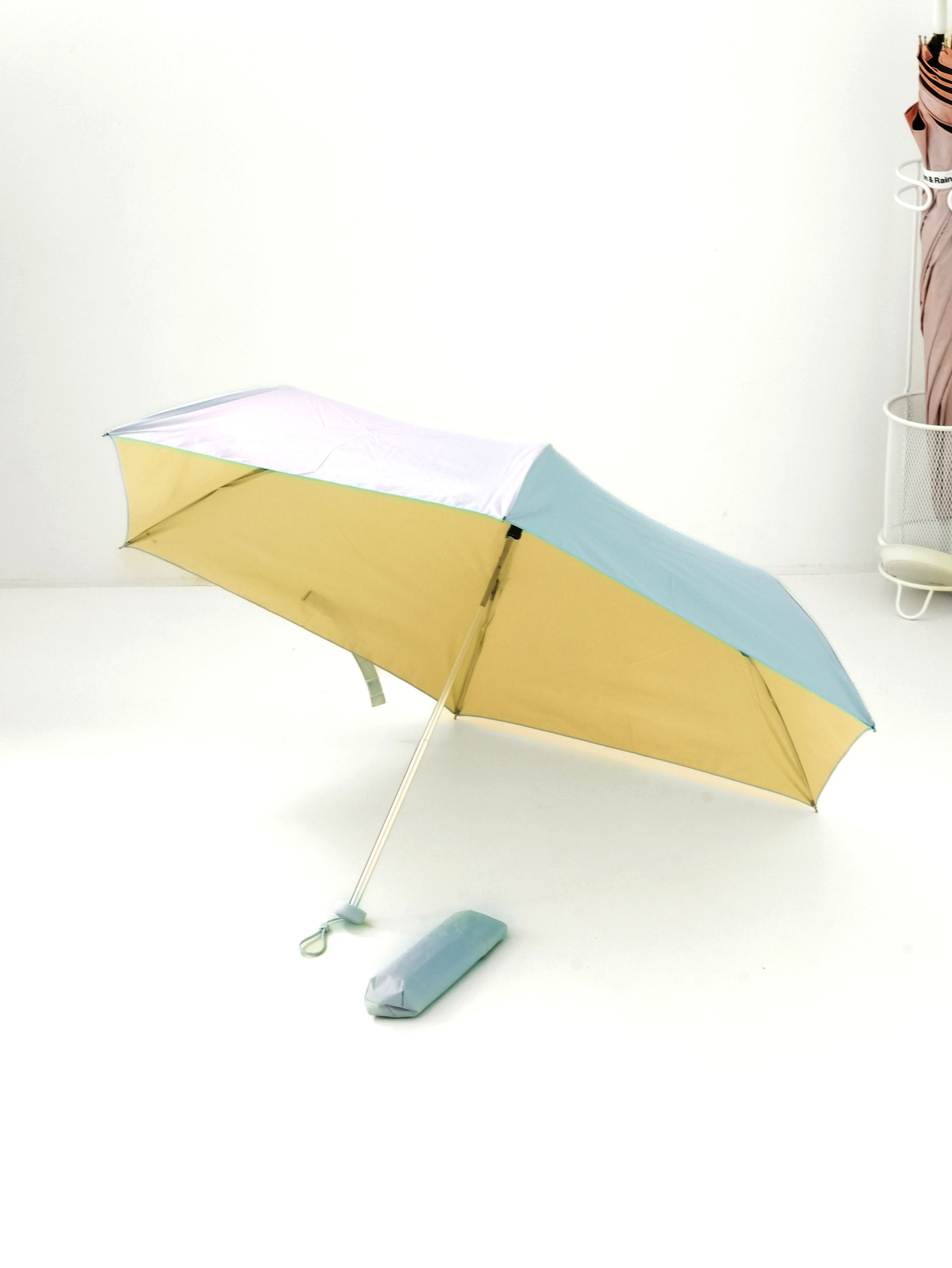 [UV blocking up to 97%] Two-tone blackout 3-stage umbrella 6K 49 cm blue