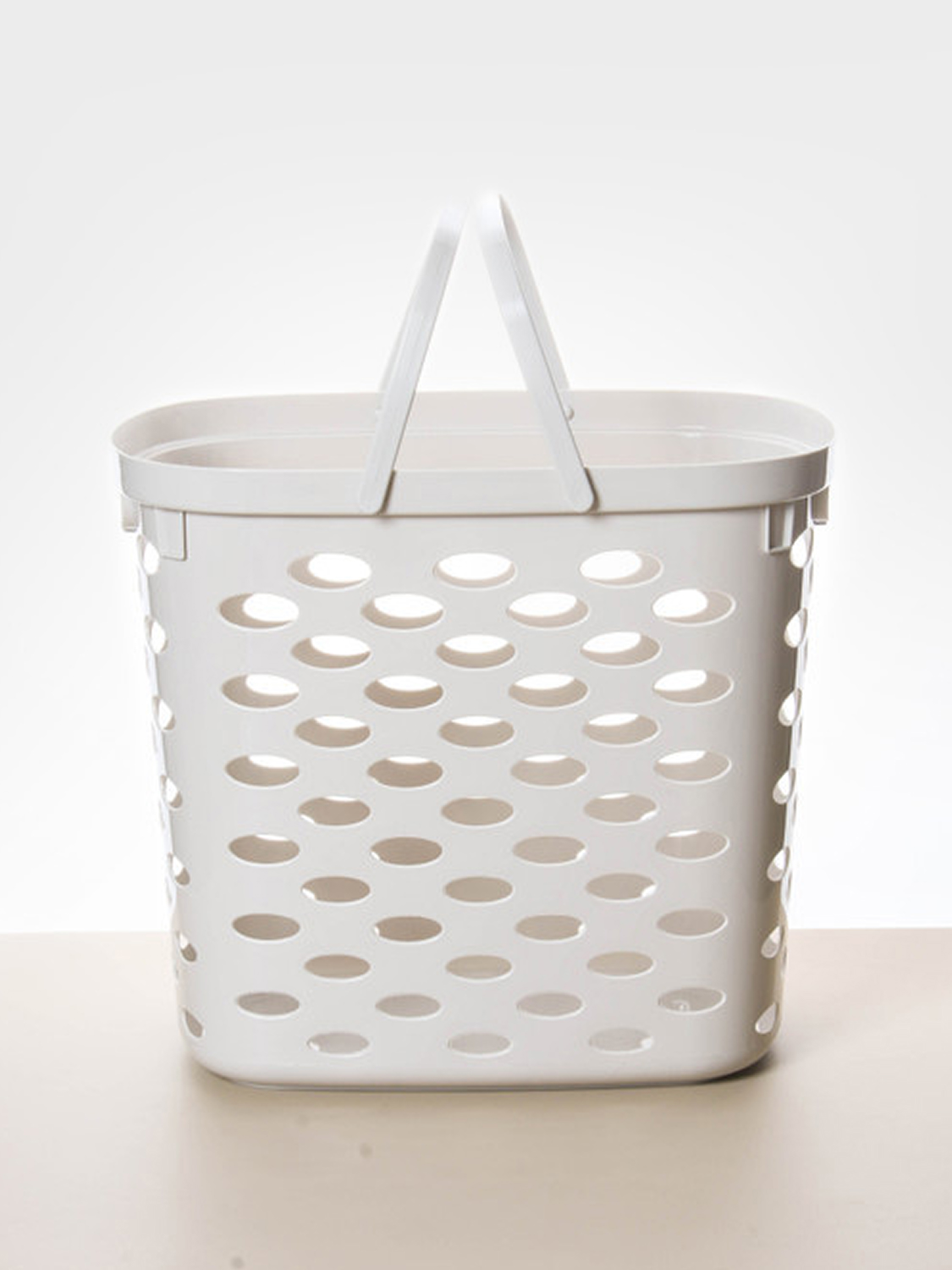 Mesh handle laundry basket
