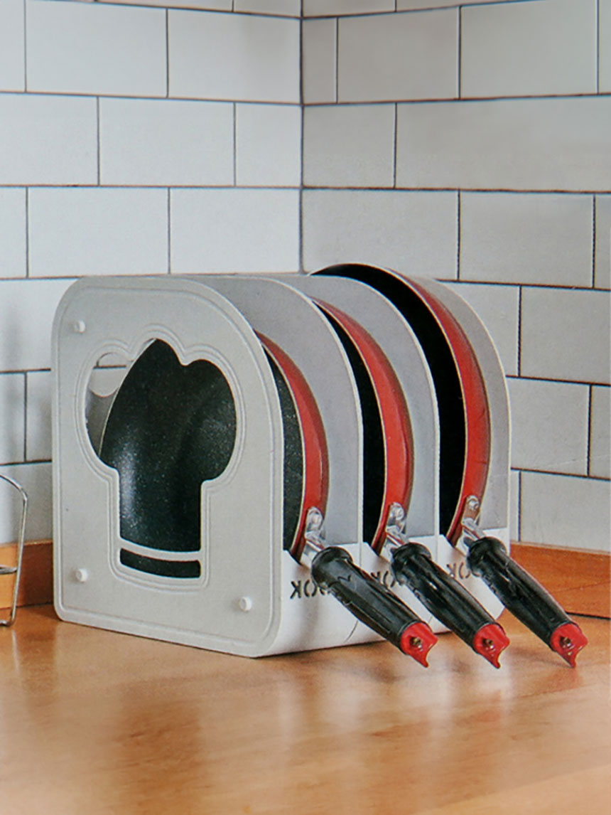 Frying pan attached organizer