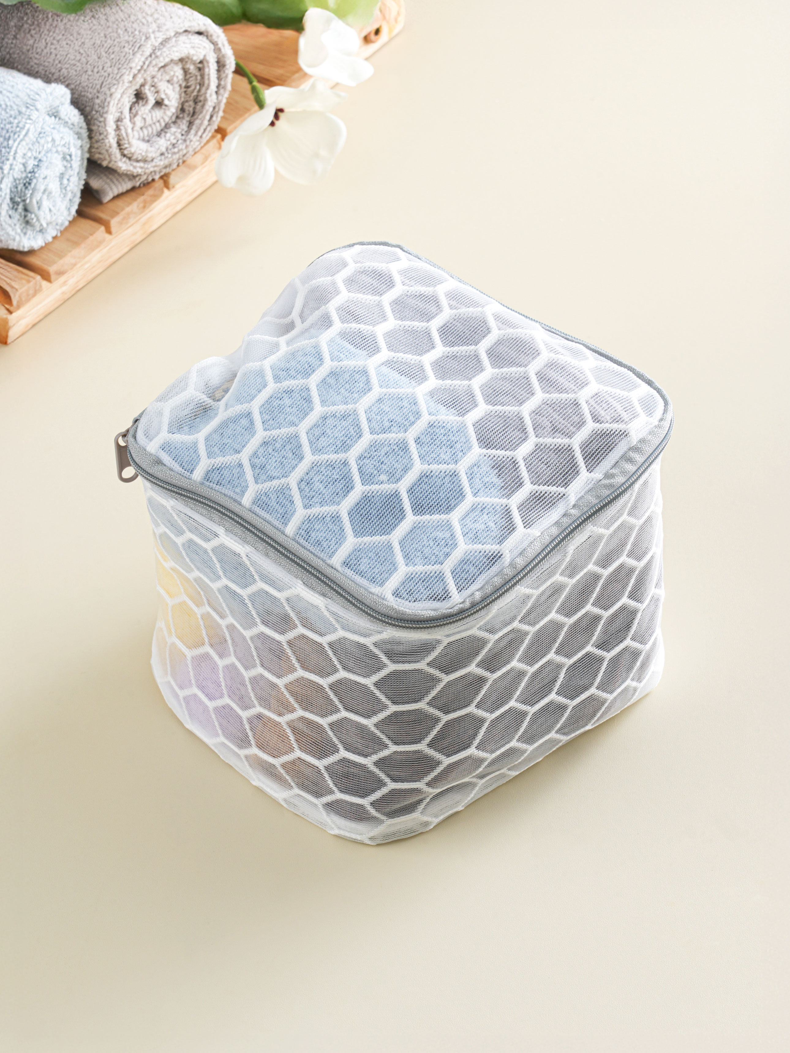 Honeycomb mesh three-dimensional laundry net 15