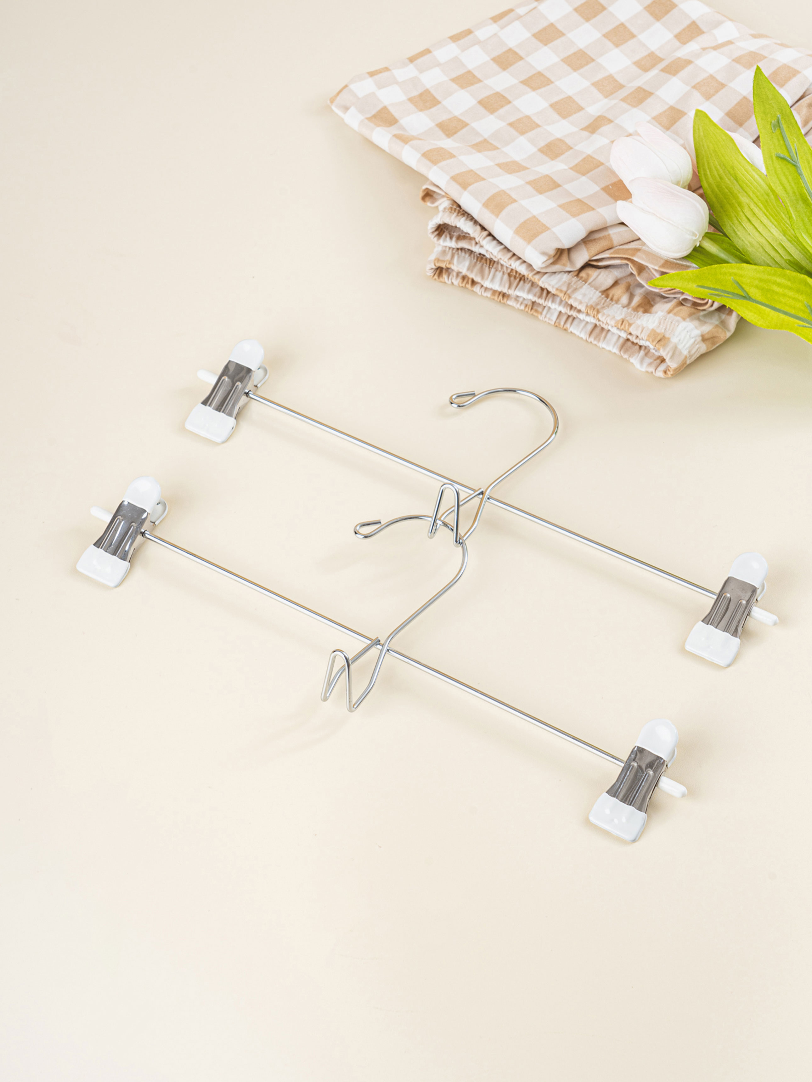 2 connected steel trouser hangers