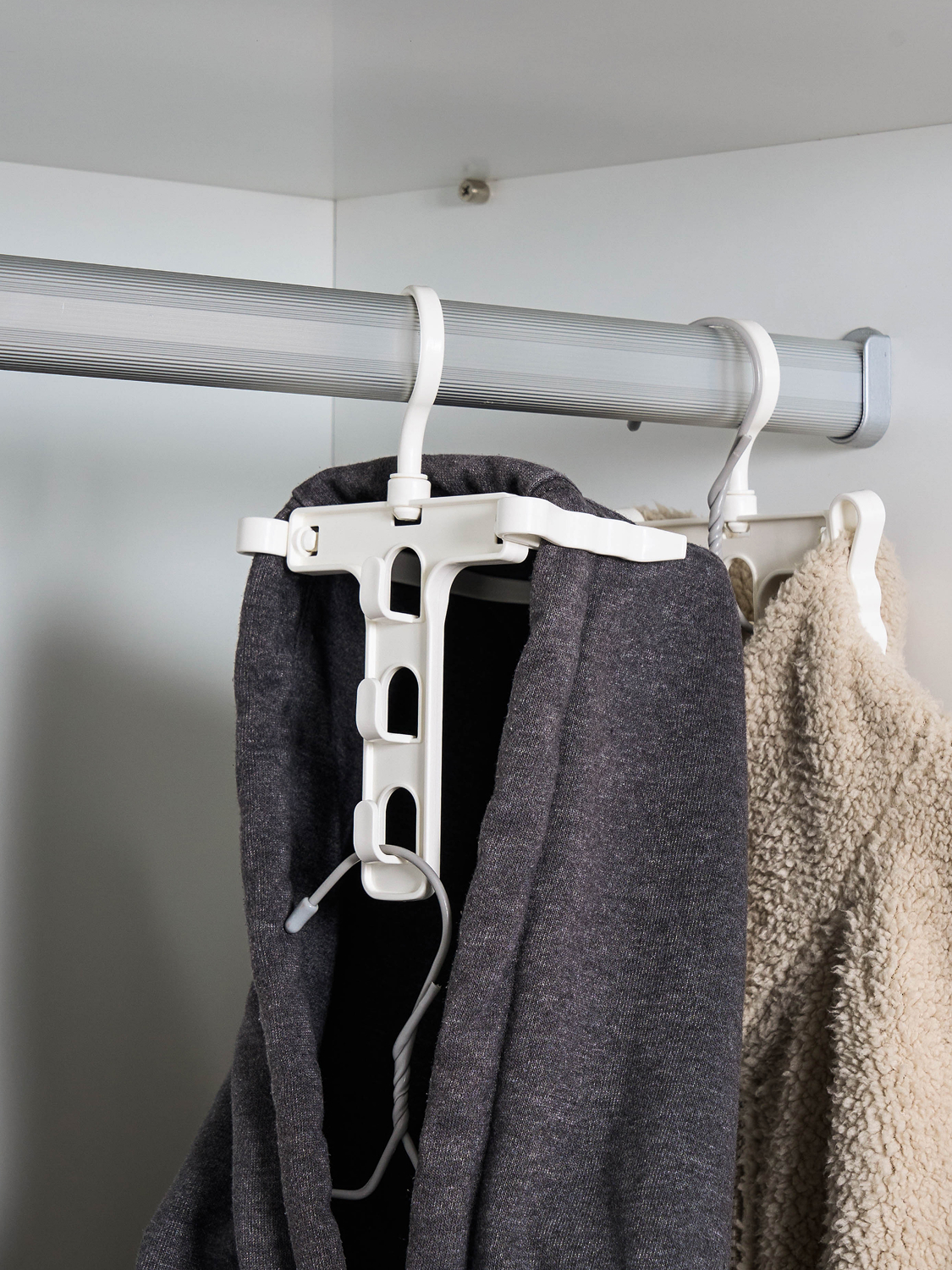 2 hangers for drying hoodies