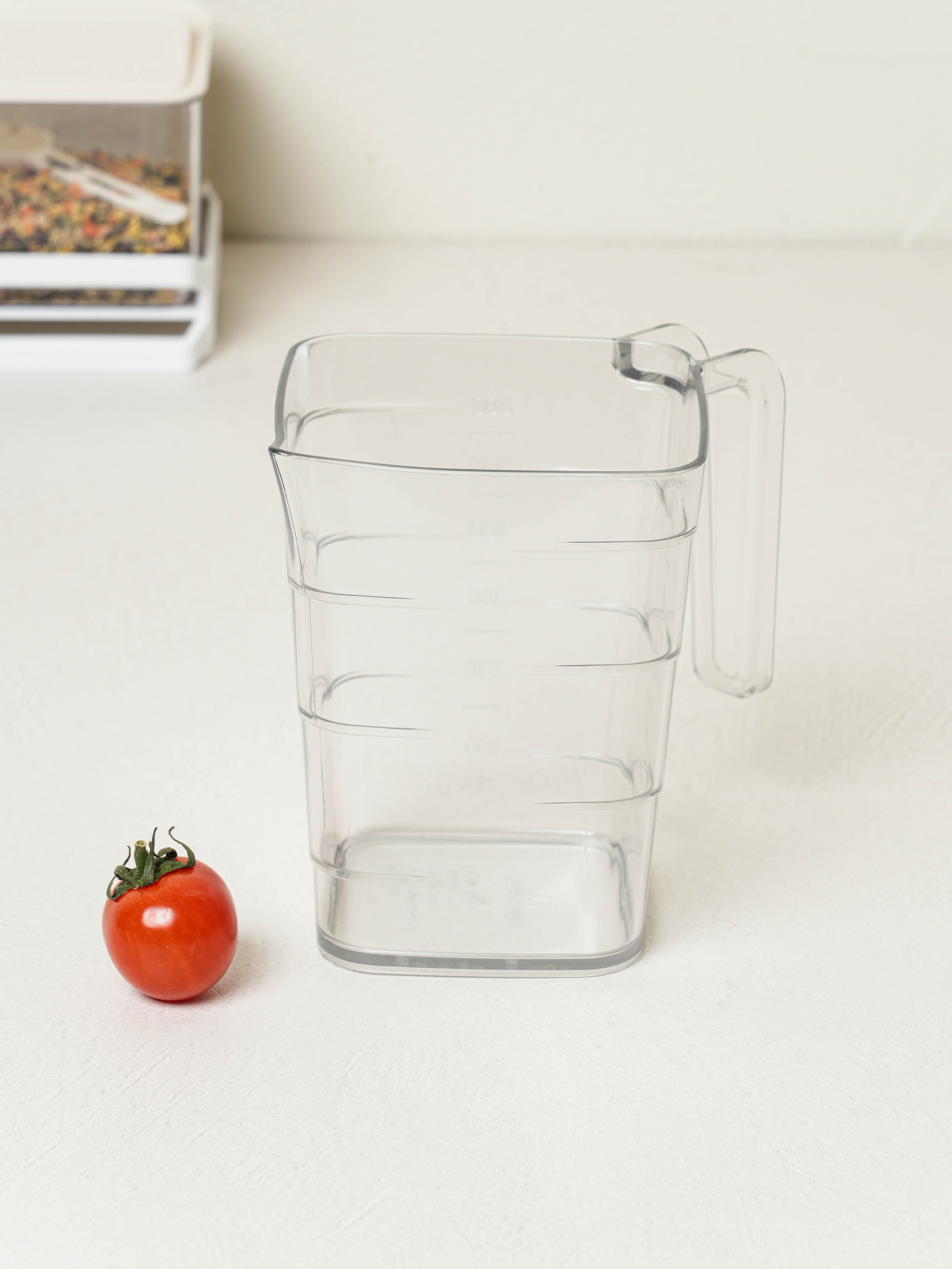 Square transparent measuring cup 600ml