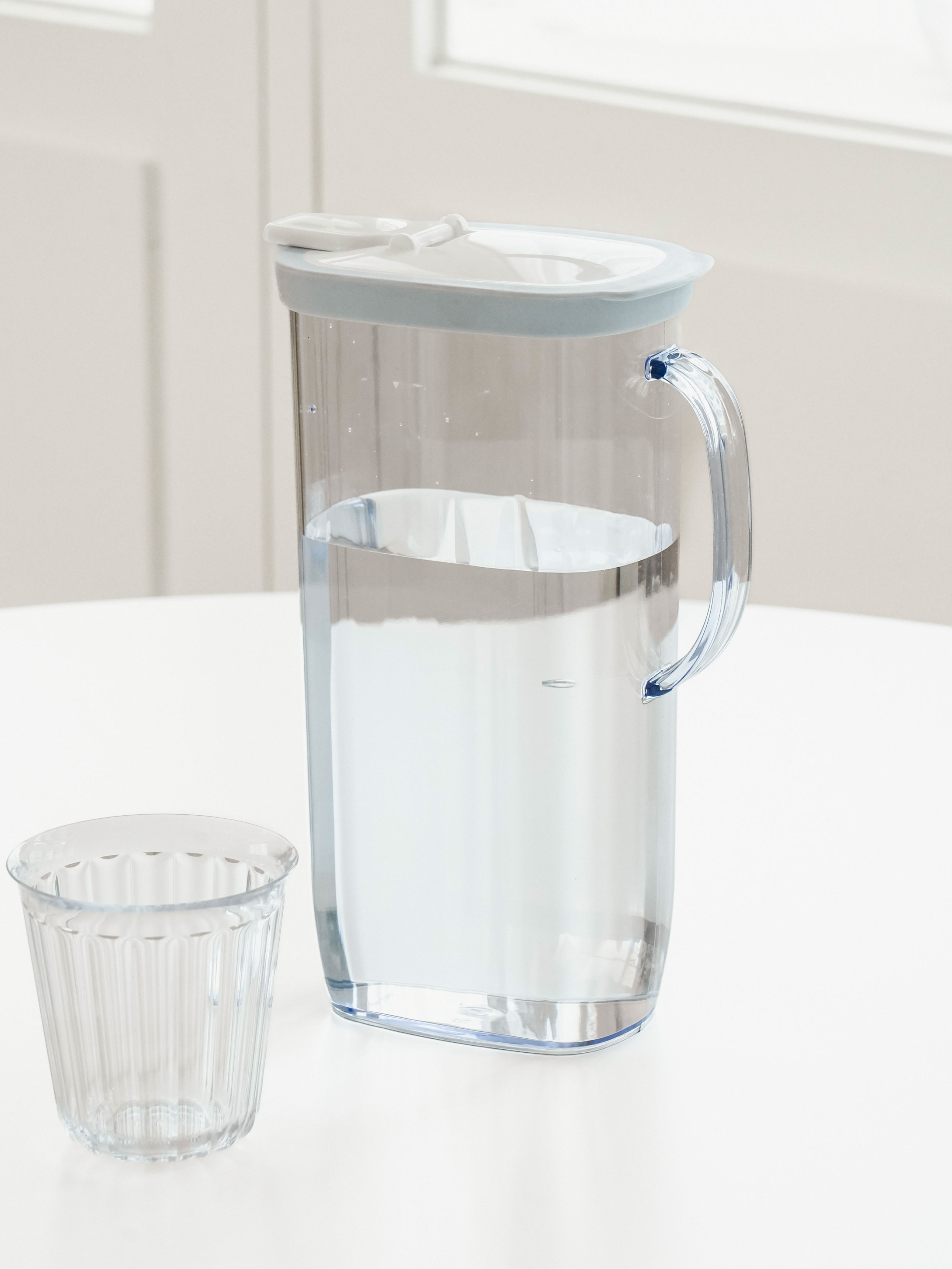 Slim refrigerator water bottle (approx. 2 L)