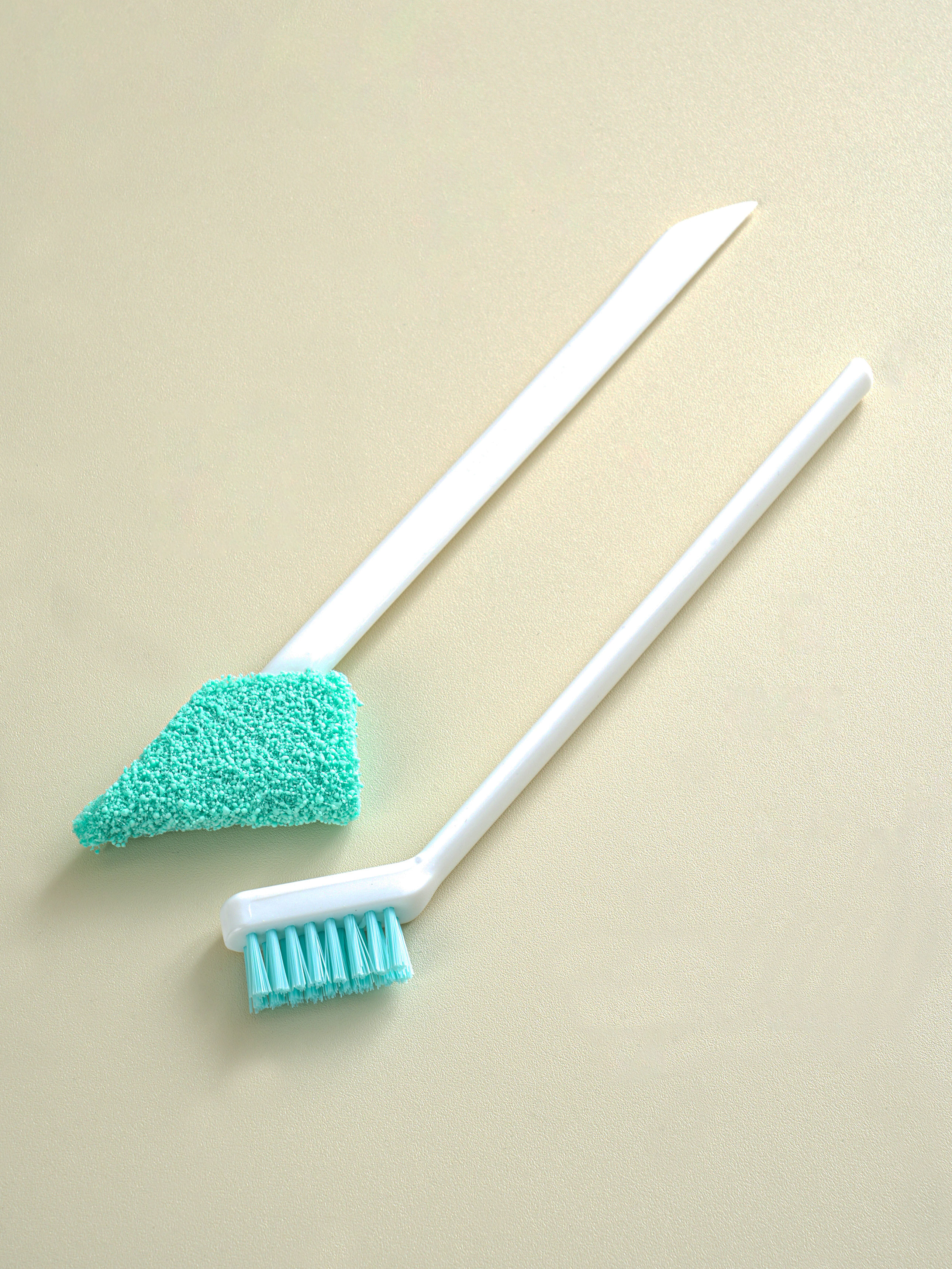 Crevice Master Cleaning Brushes for Household Crevices (2pcs)