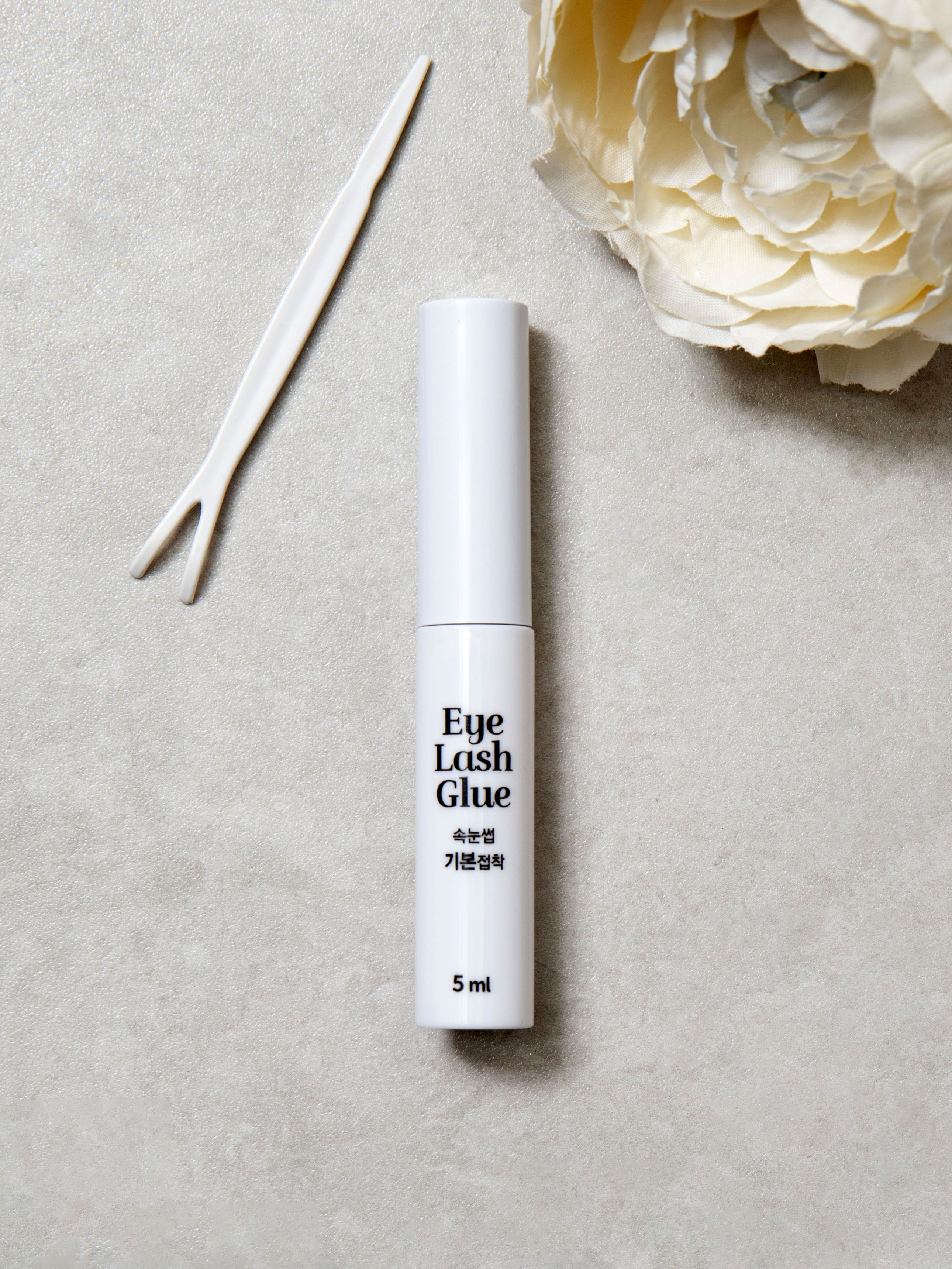 Olive Deco eyelash adhesive