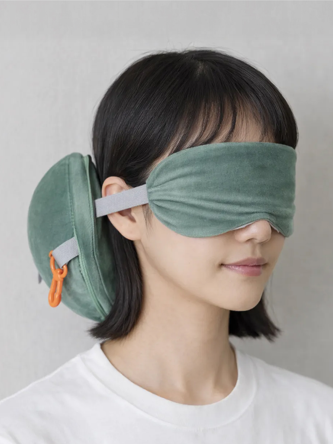 Neck cushion & sleep mask integrated