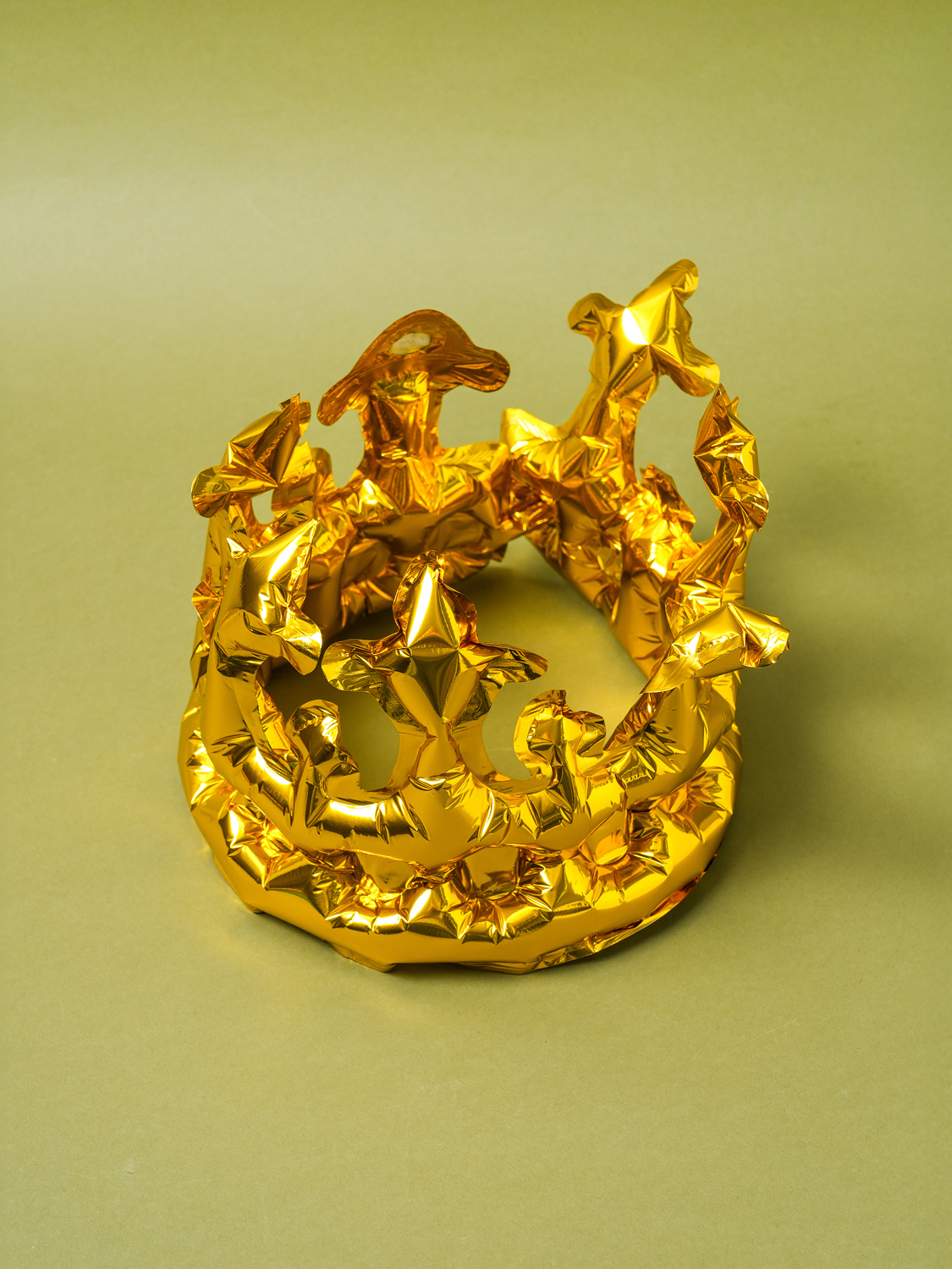 2 gold crown silver foil balloons