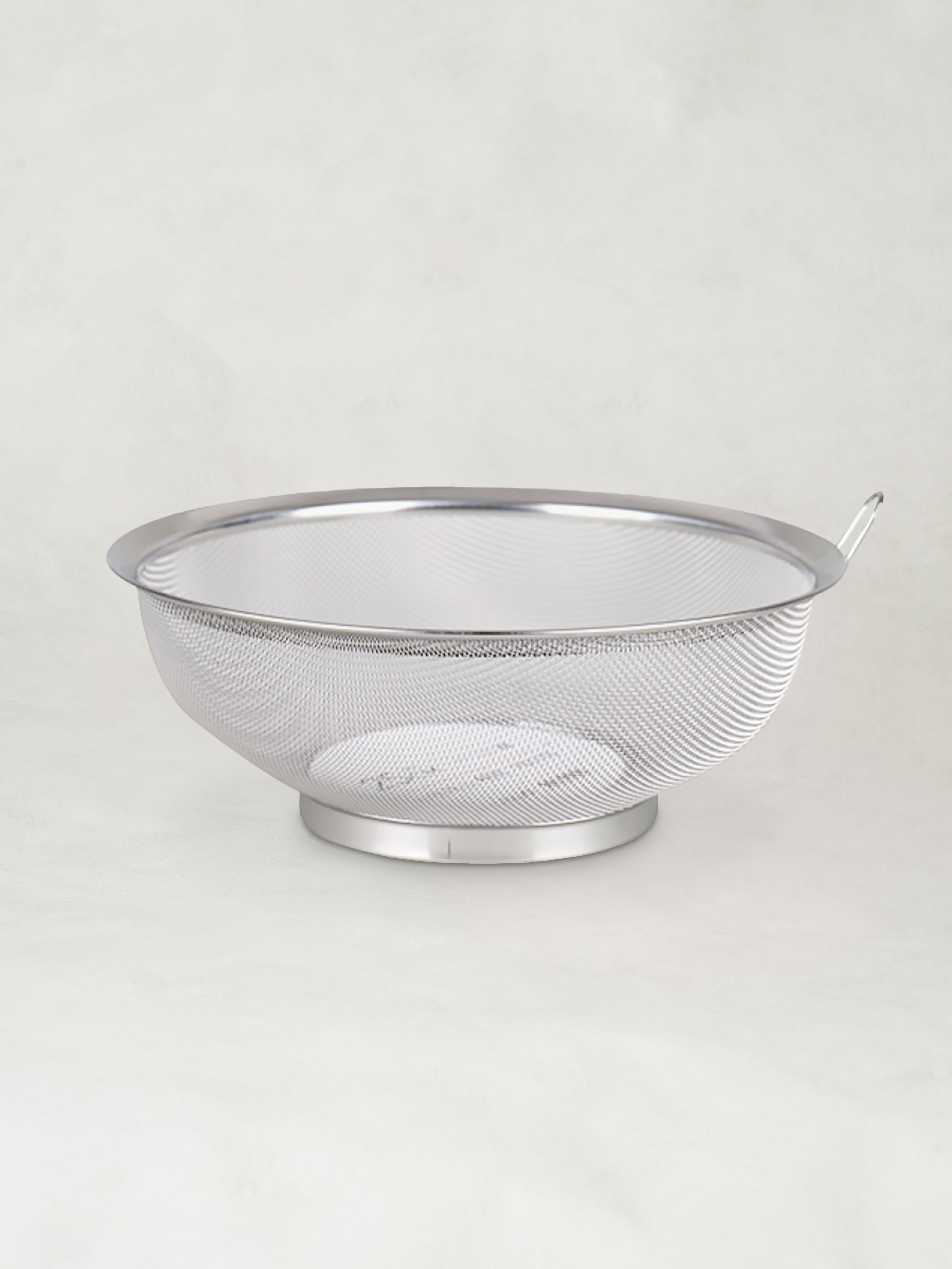Strainer with wide rim hook 25cm