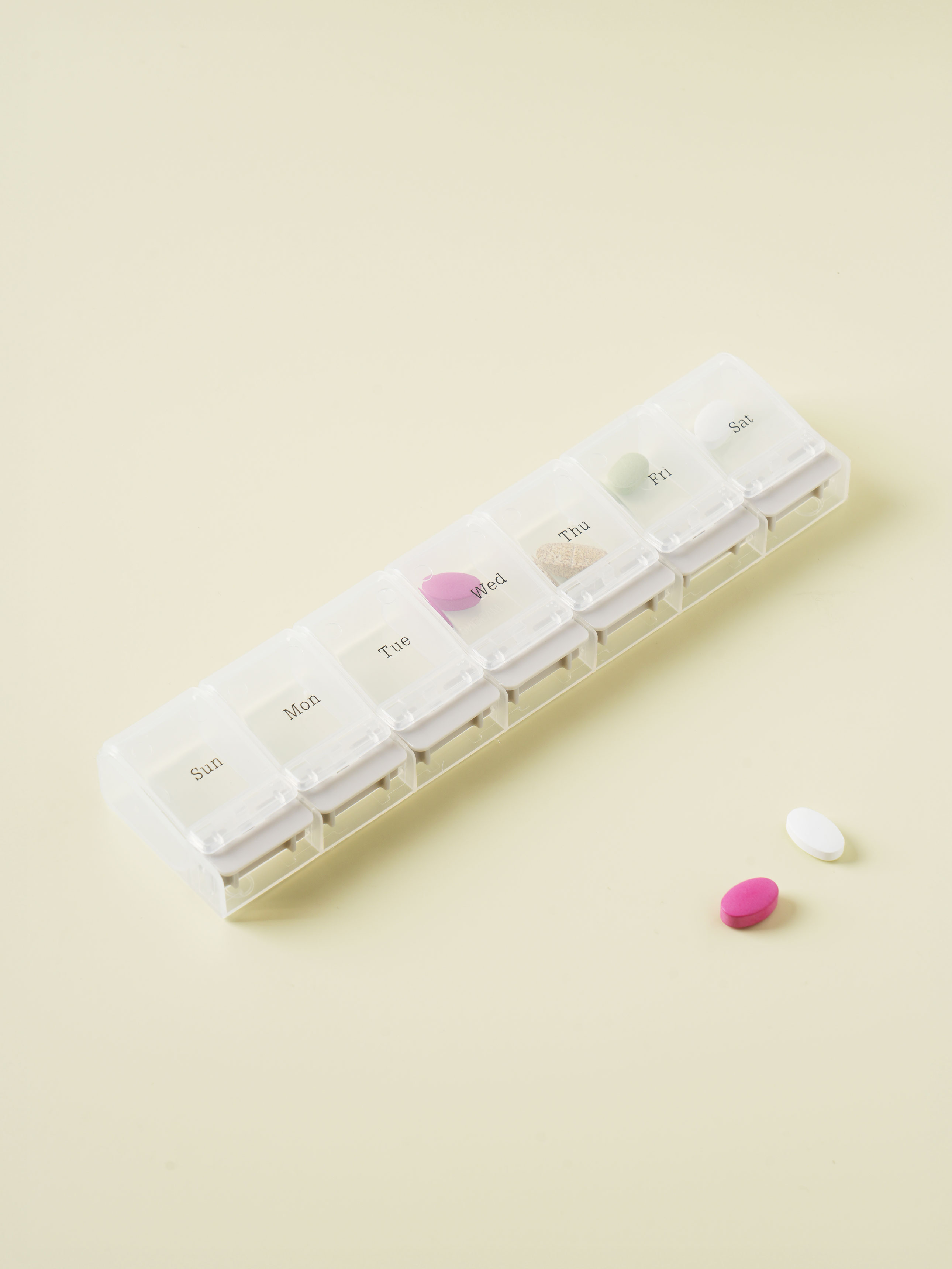 One-touch open weekly pill box