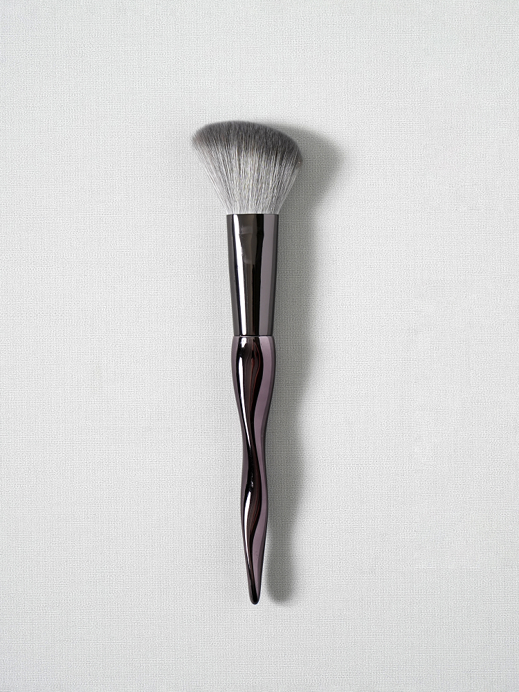Chic Contour Brush