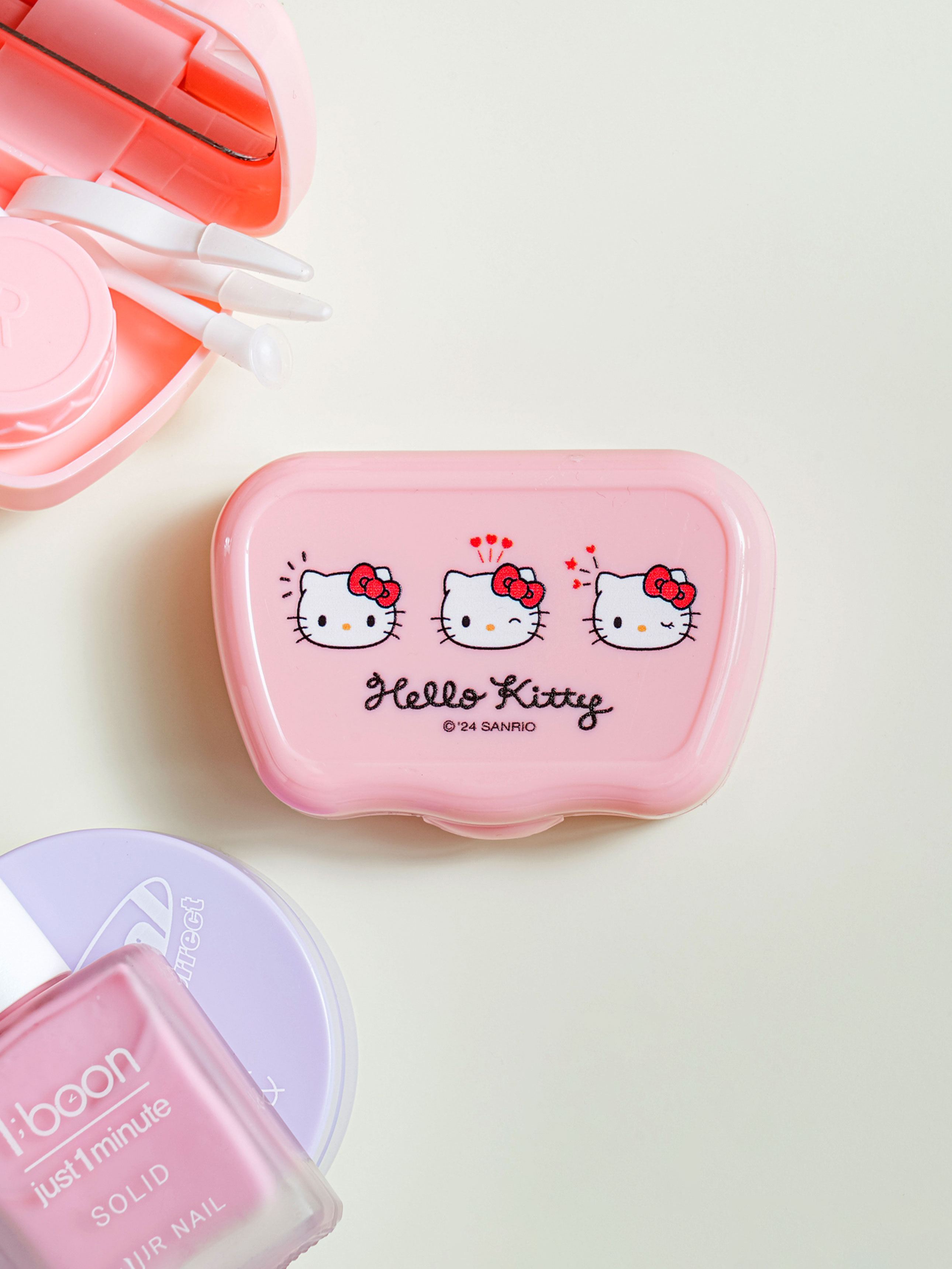 Hello Kitty mirror attachment lens case