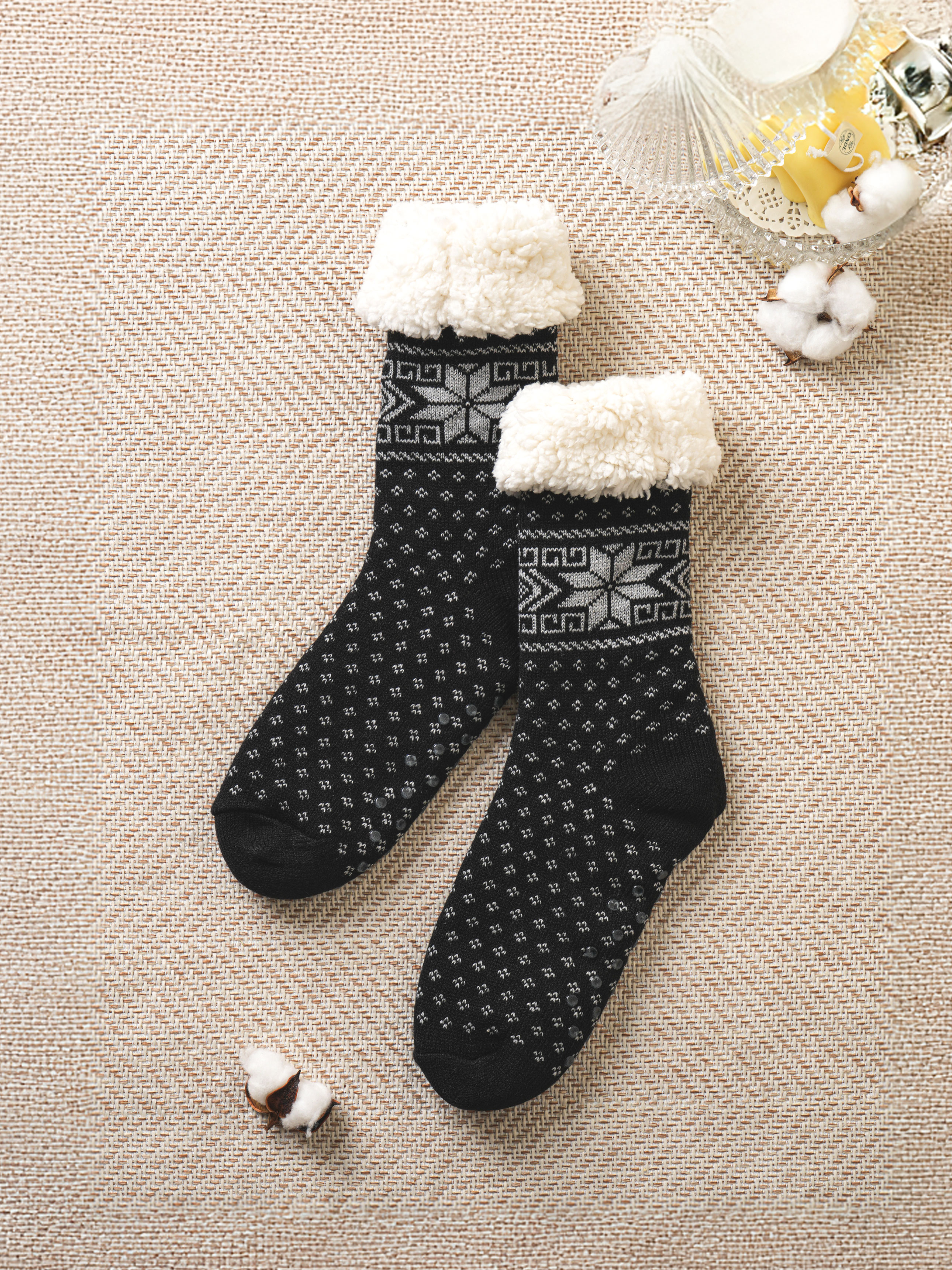 Thick fur-lined sleep socks black