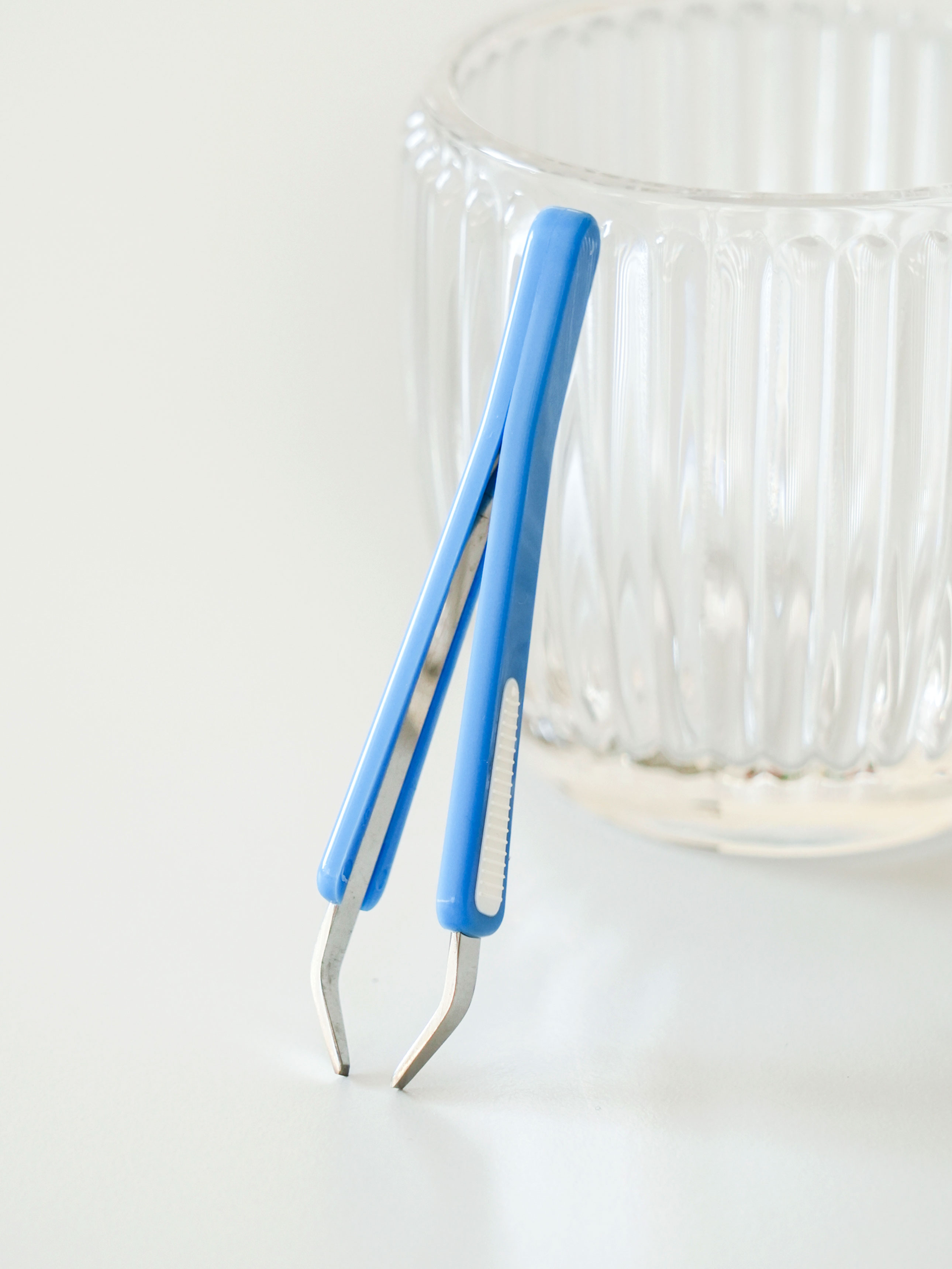 KAI rubber handle narrow tip tweezers