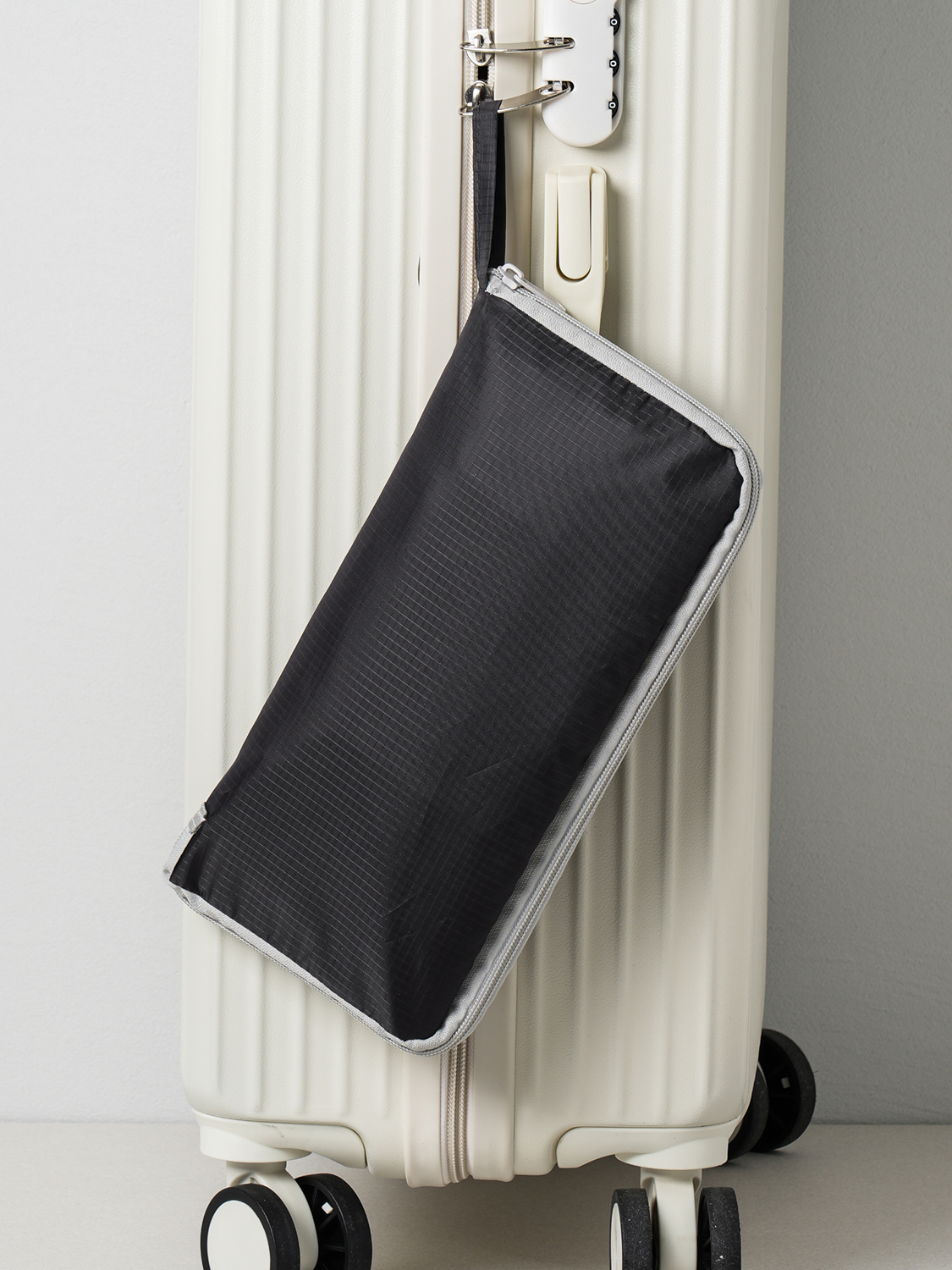 Pouch integrated carrier cover large 28 inches