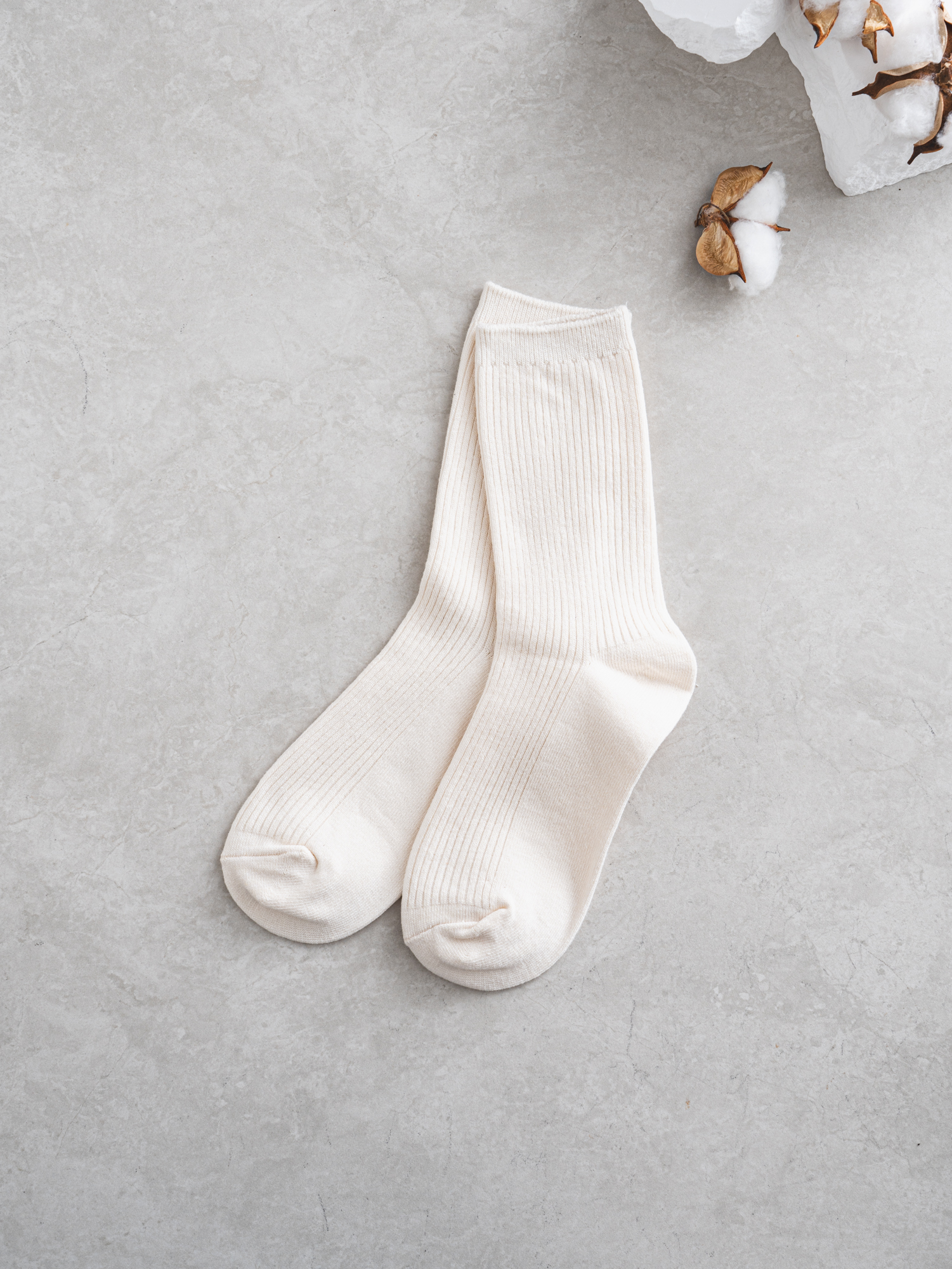 Monfoot Women's Ribbed Long Socks Ivory