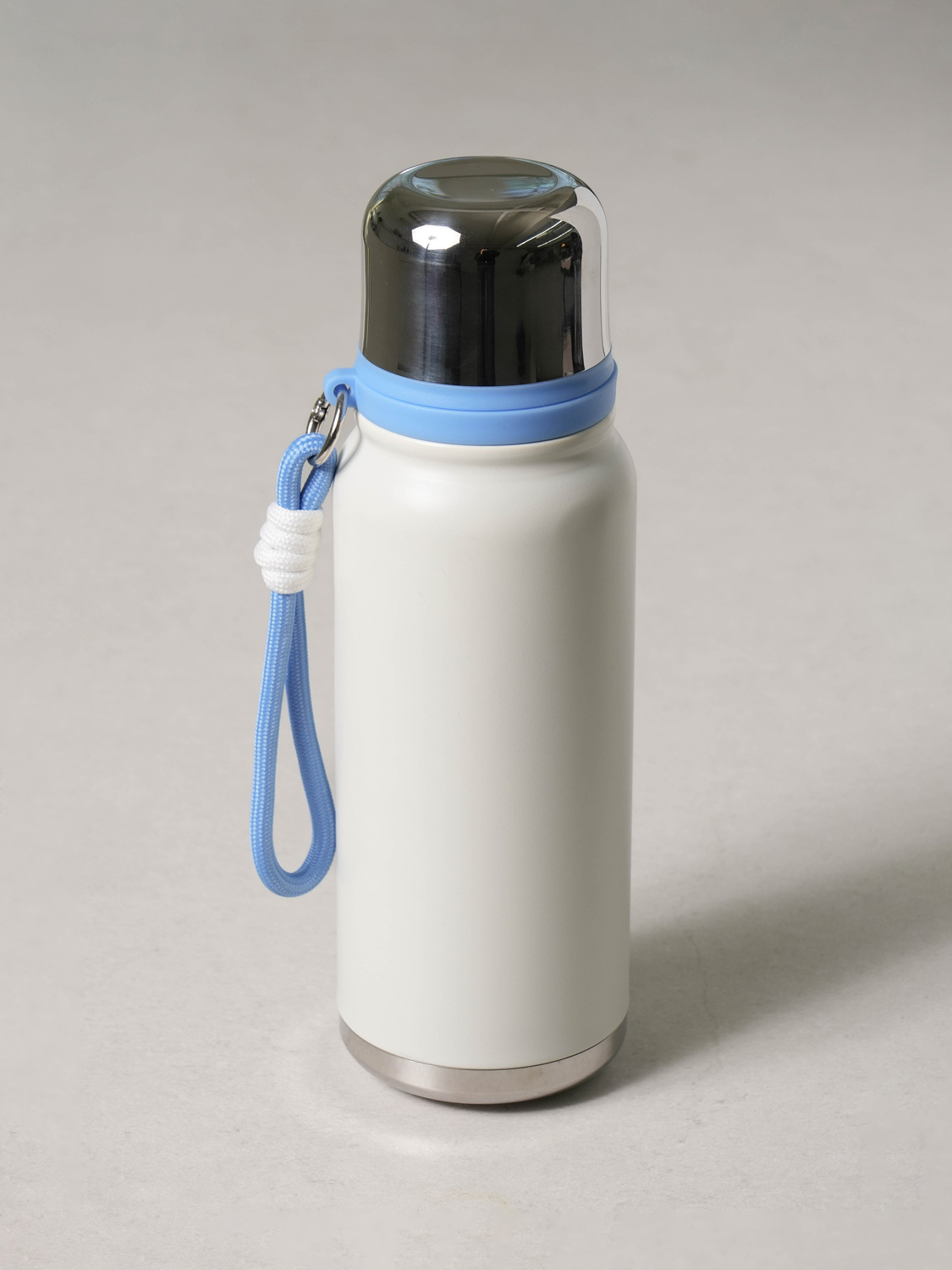 Strap outdoor thermos bottle 670 ml