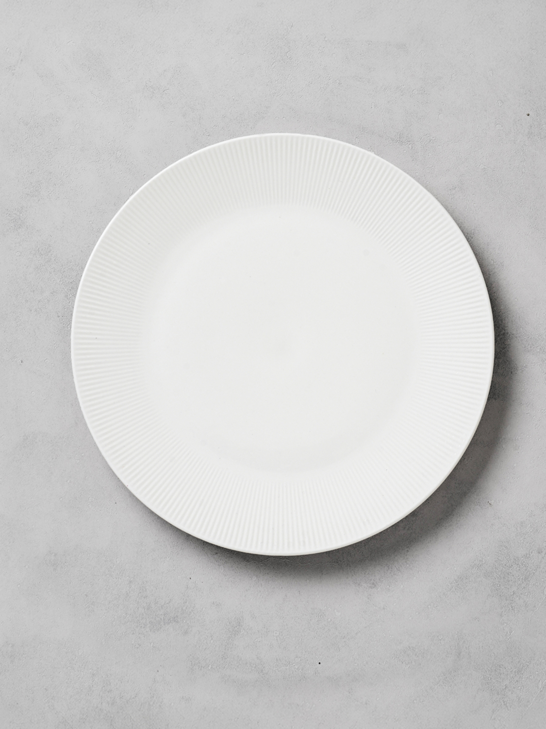 Pleated embossed plate 23 cm