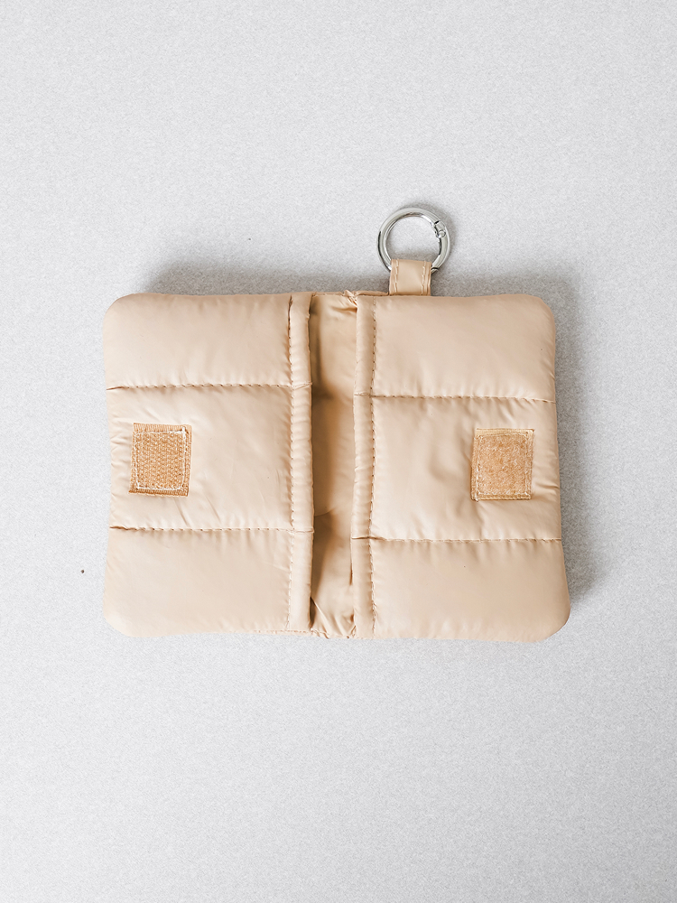 Padded hanger wallet beige